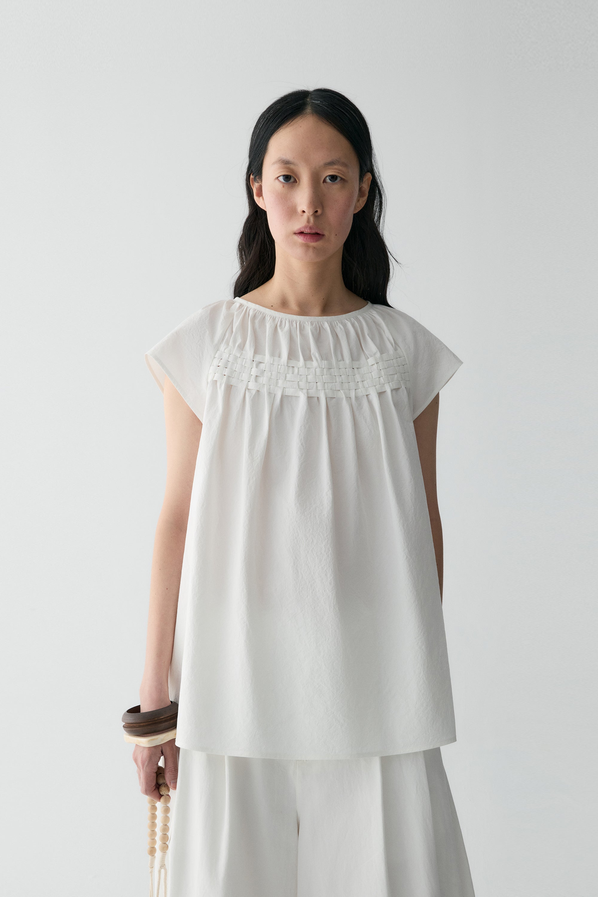 #color_off white