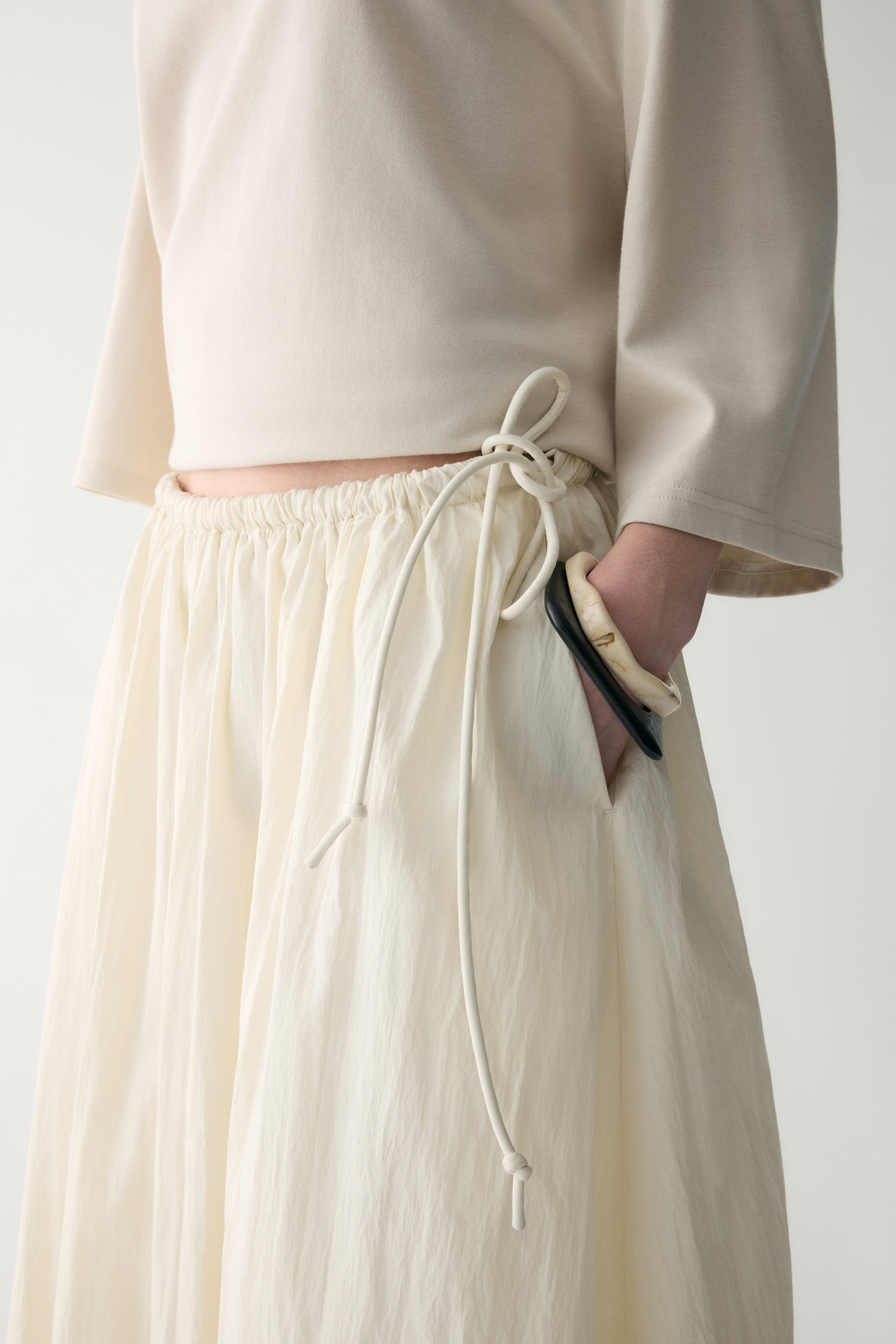 #color_cream white