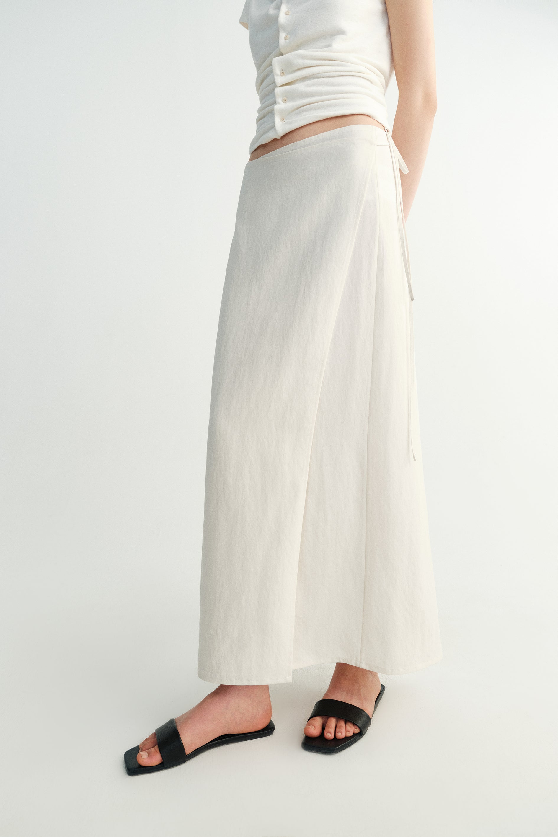 #color_cream white
