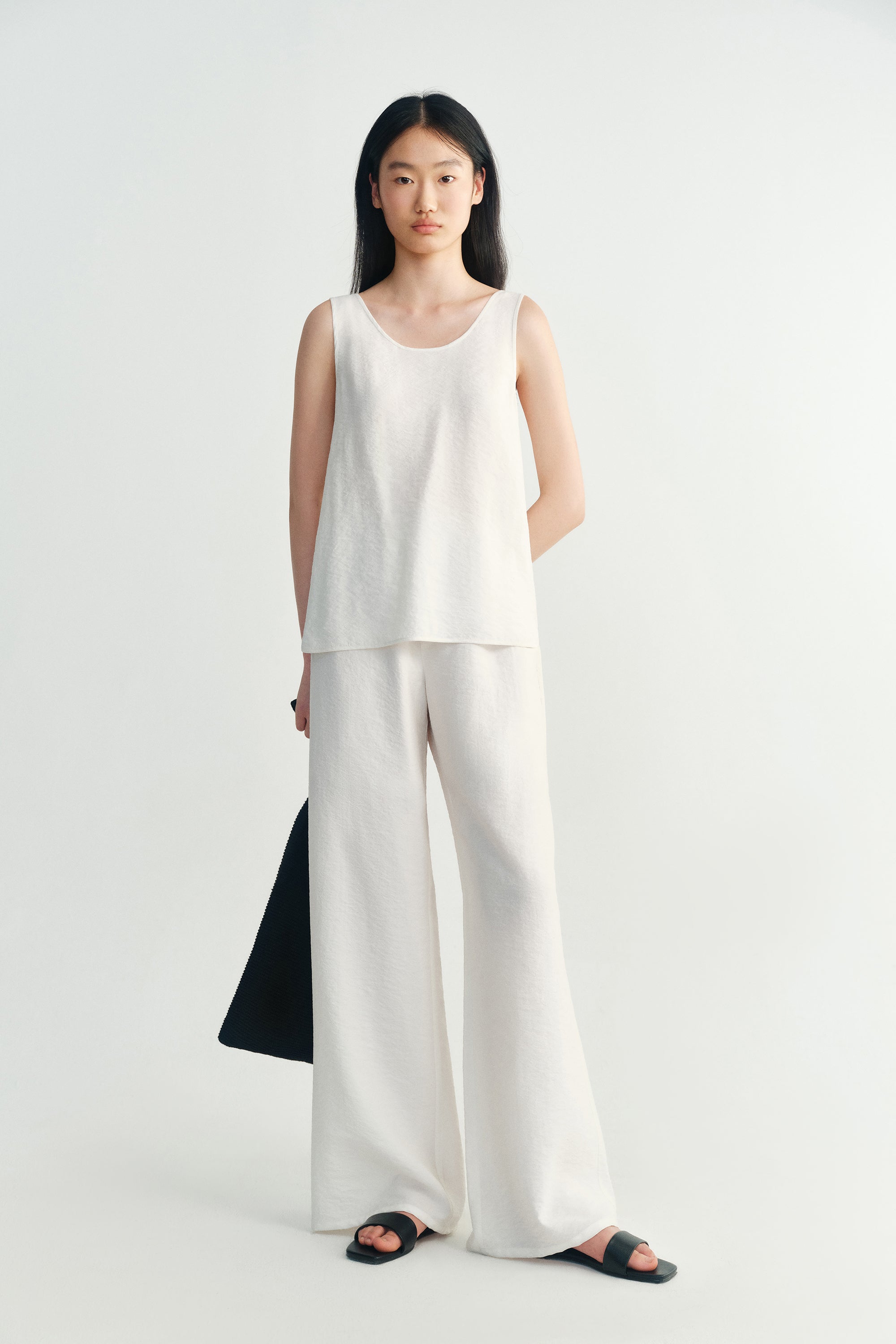 #color_off white