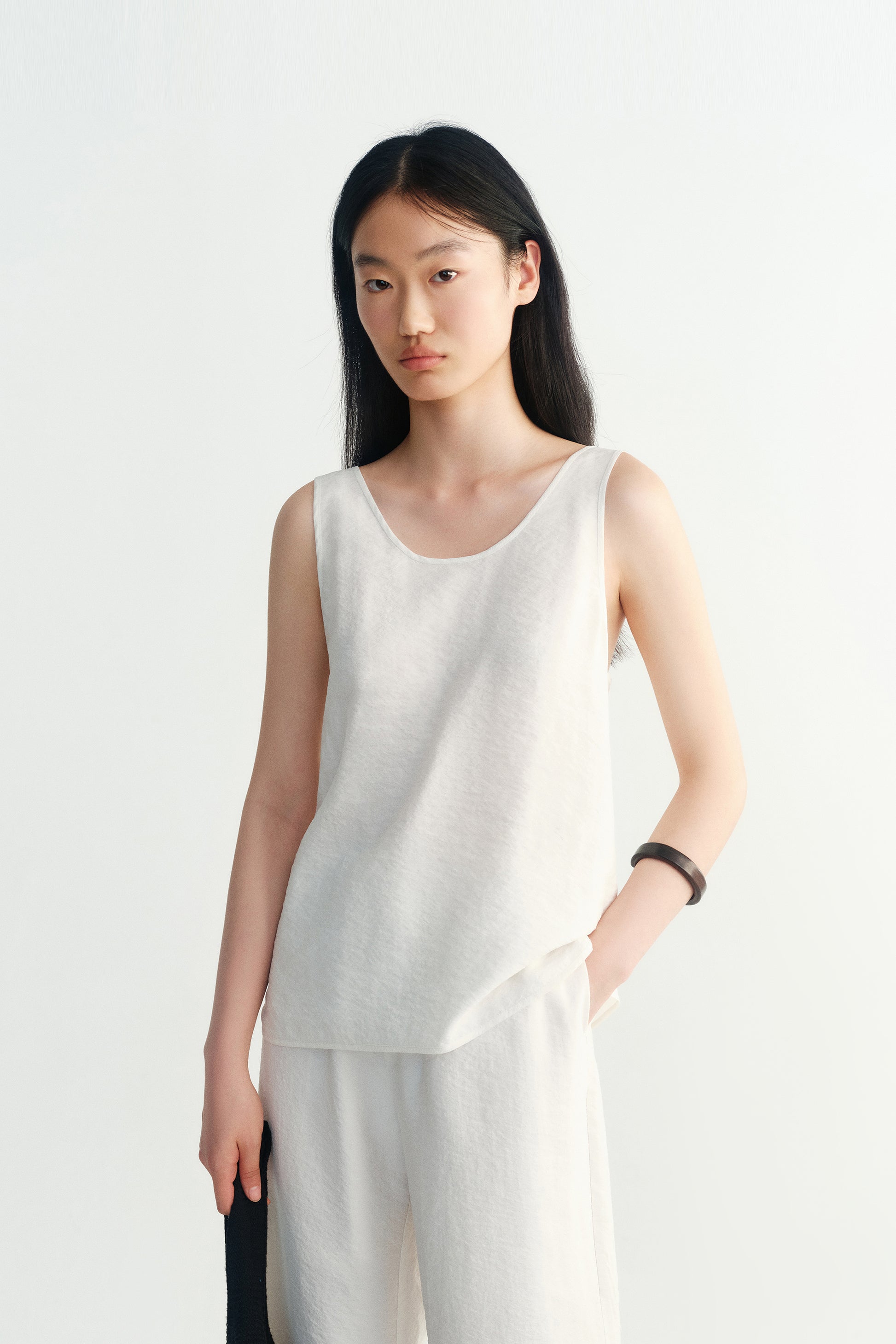 #color_off white
