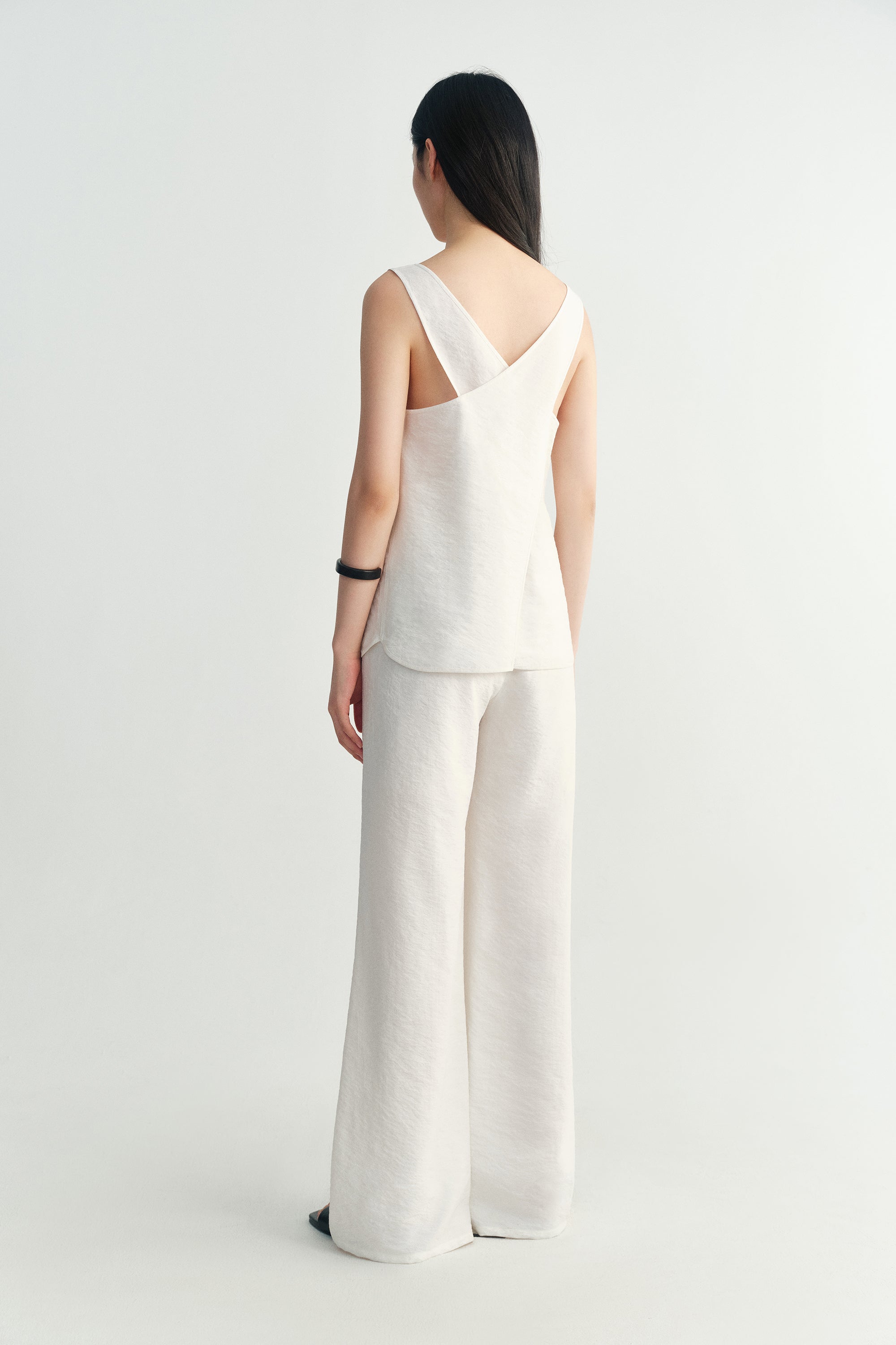 #color_off white