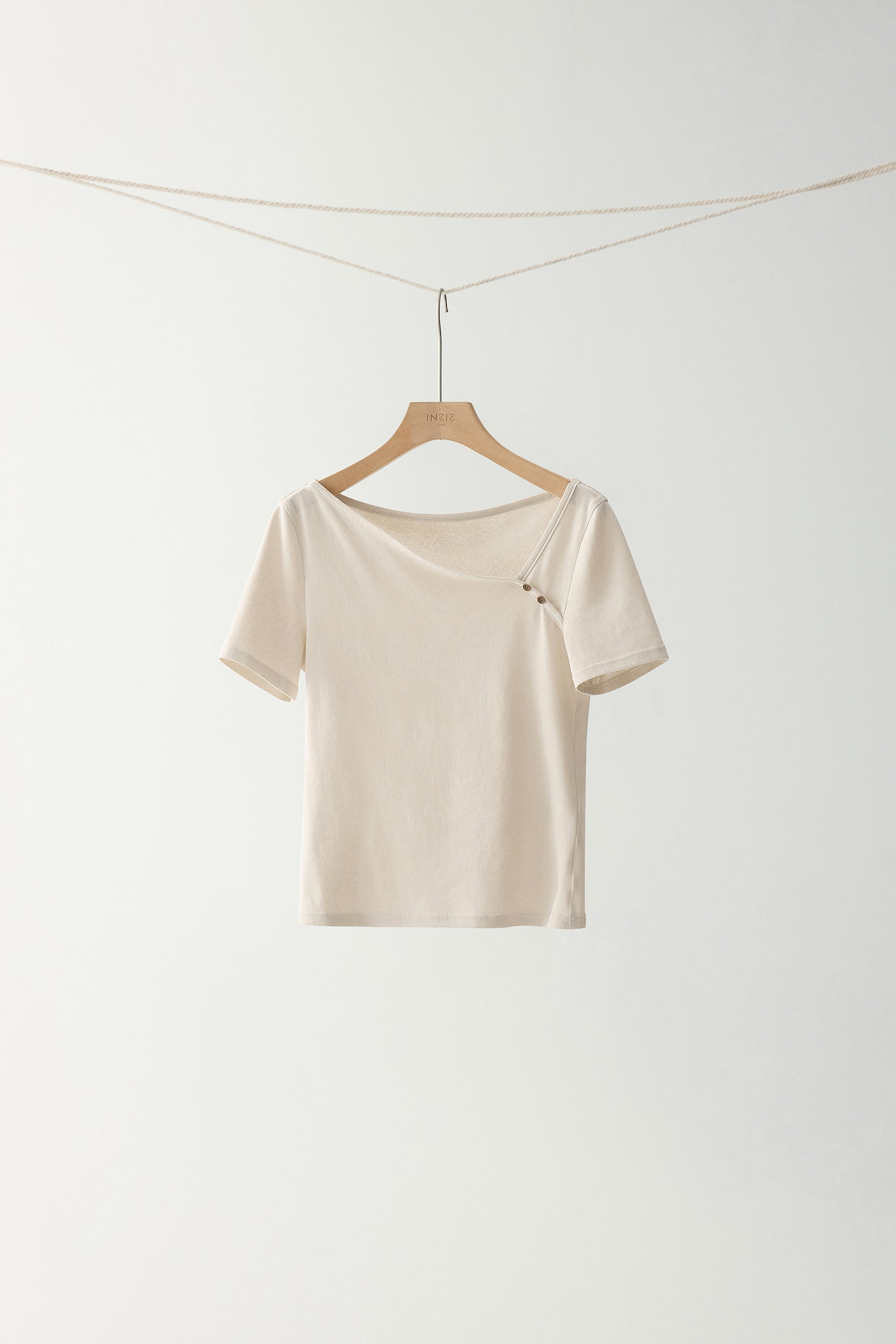 #color_cream white