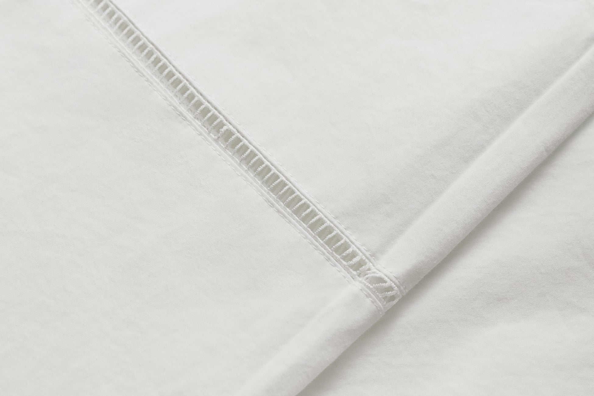 #color_off white