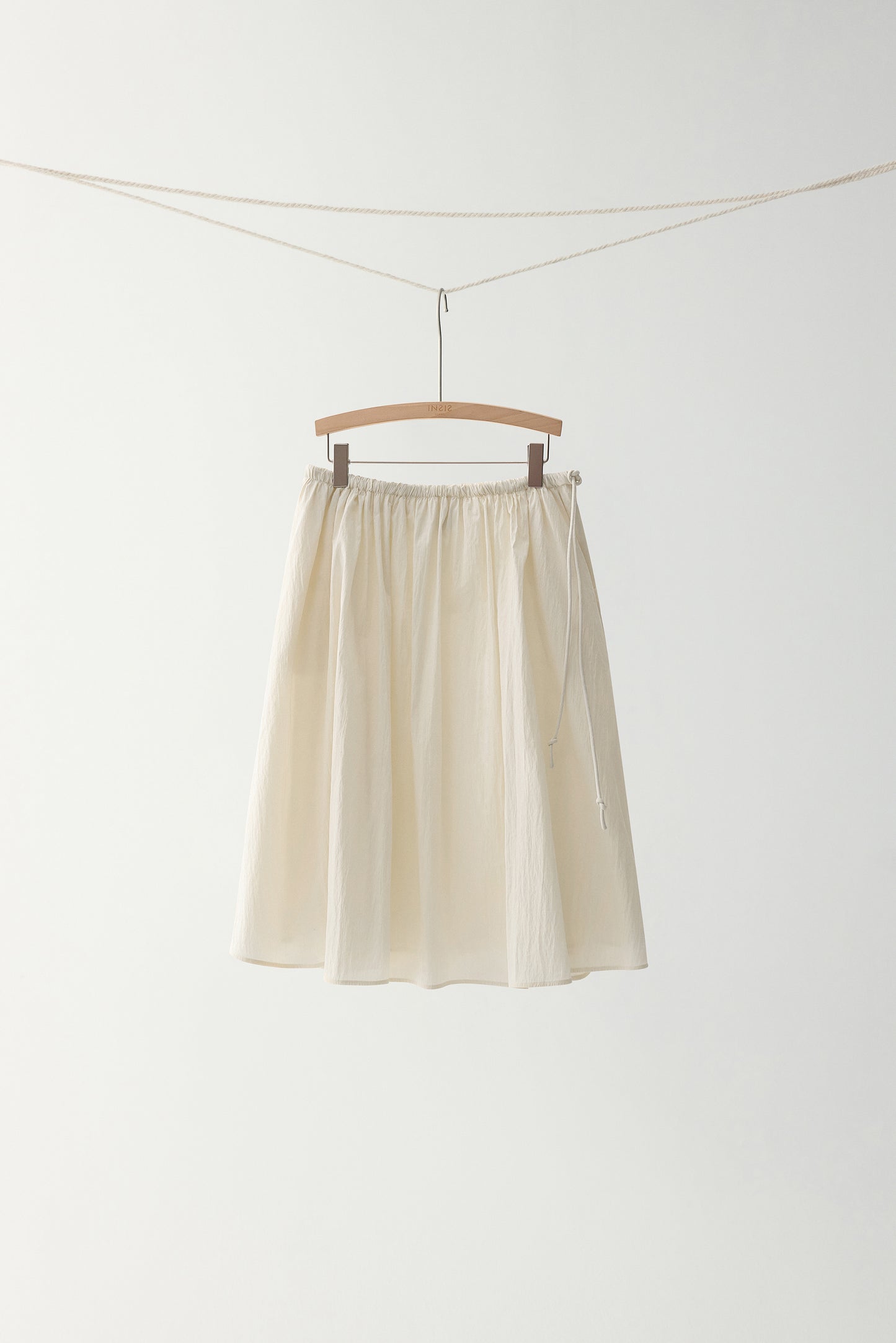 #color_cream white