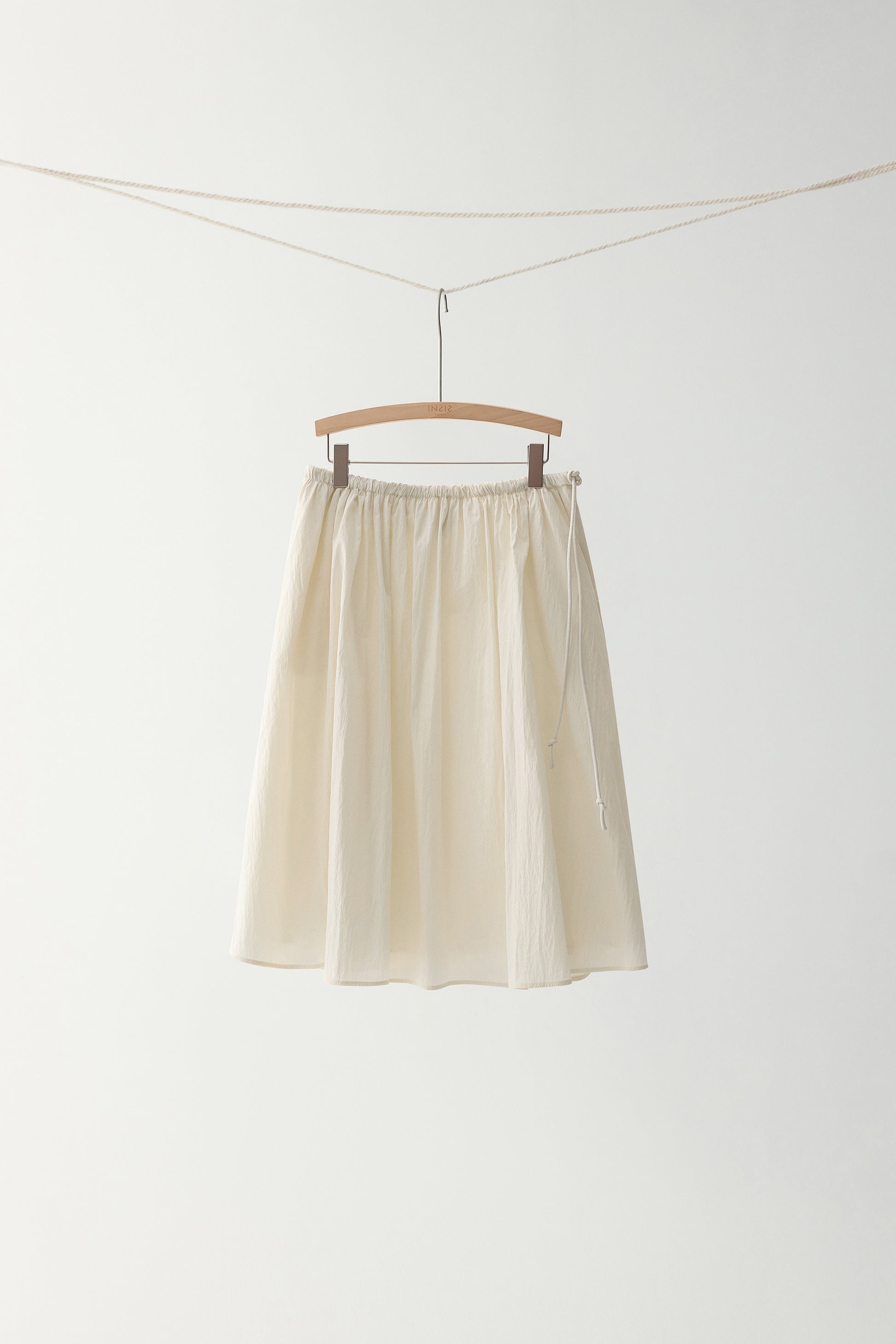 #color_cream white
