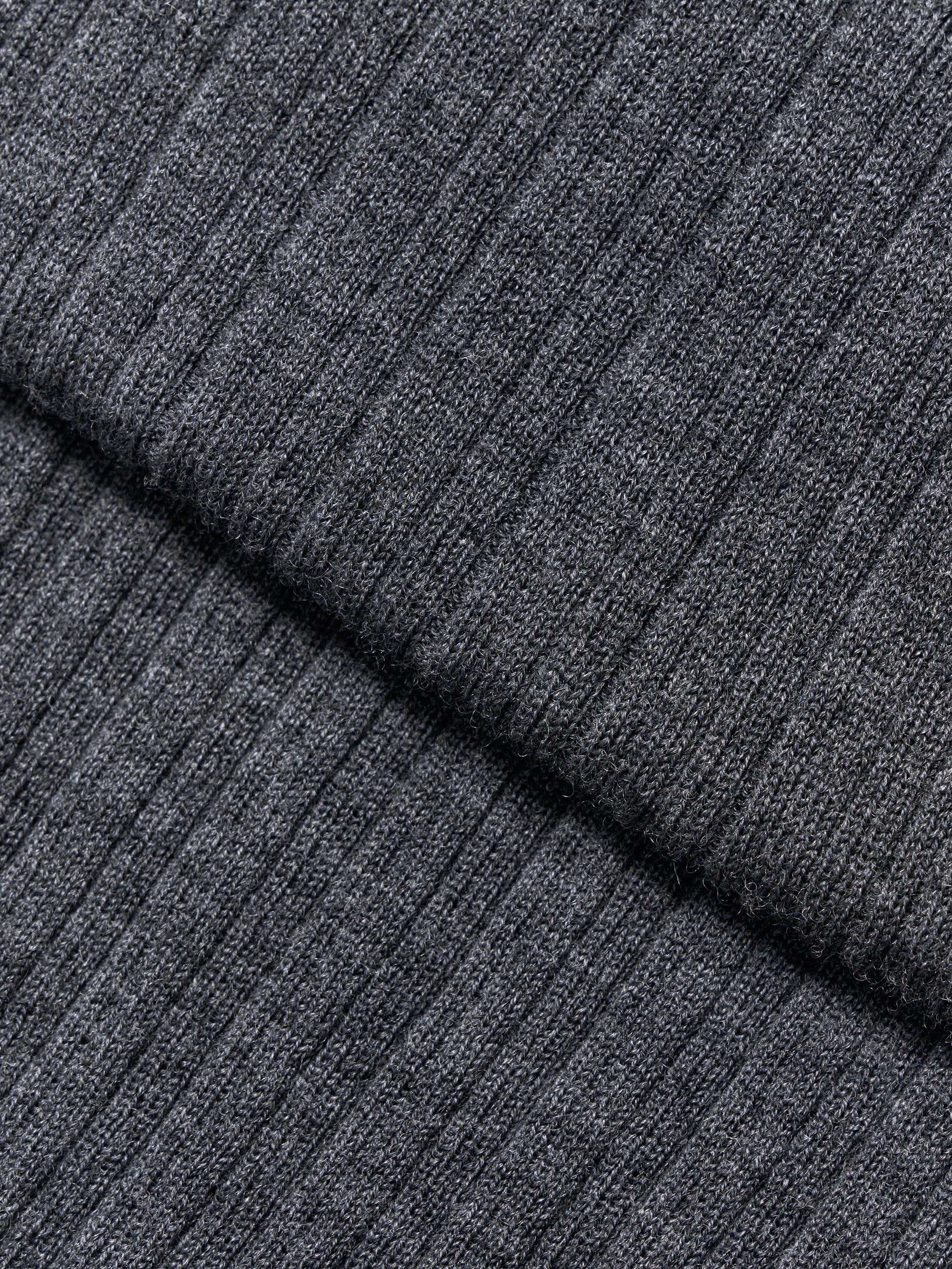 #color_black ash