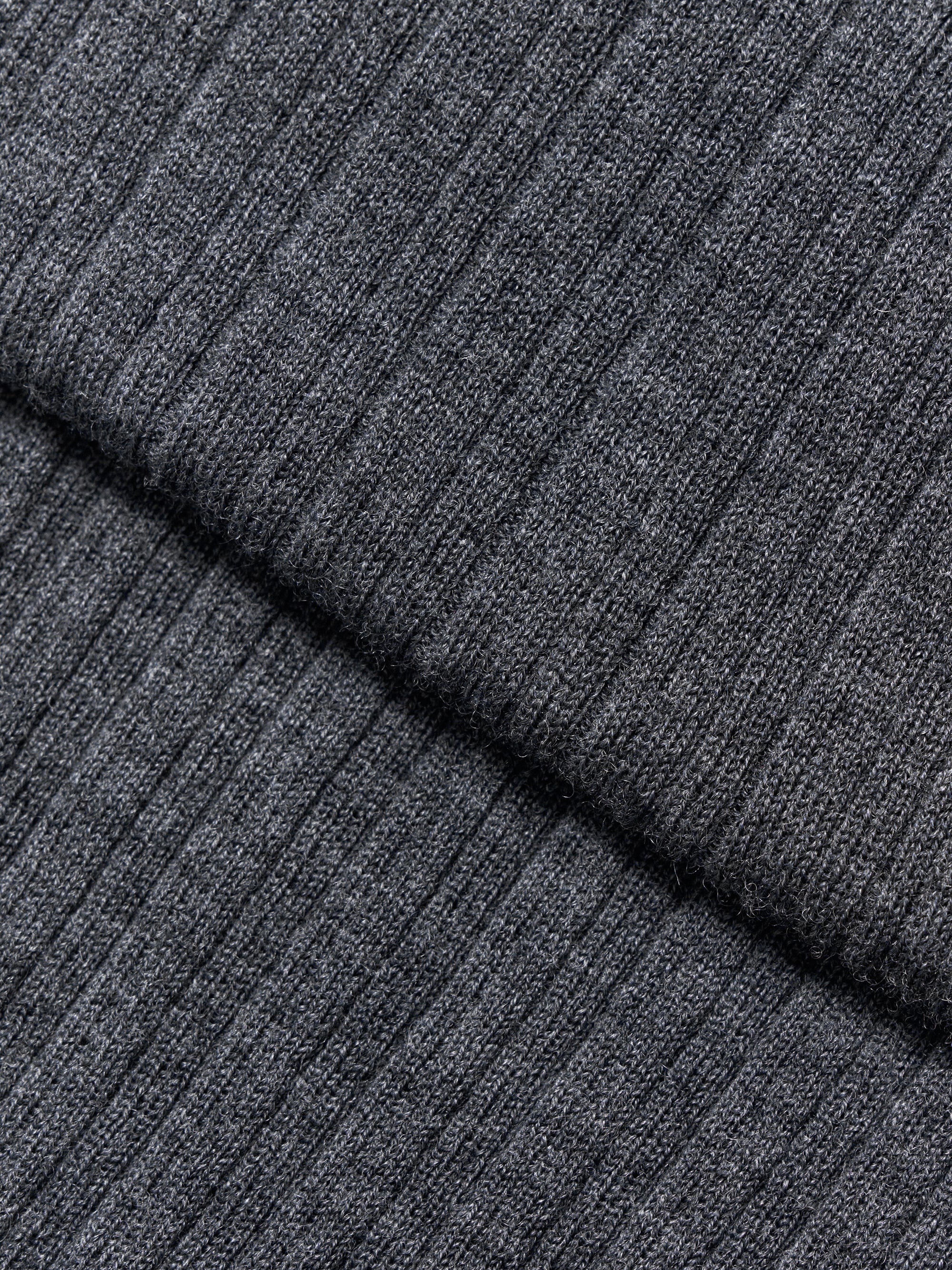 #color_black ash