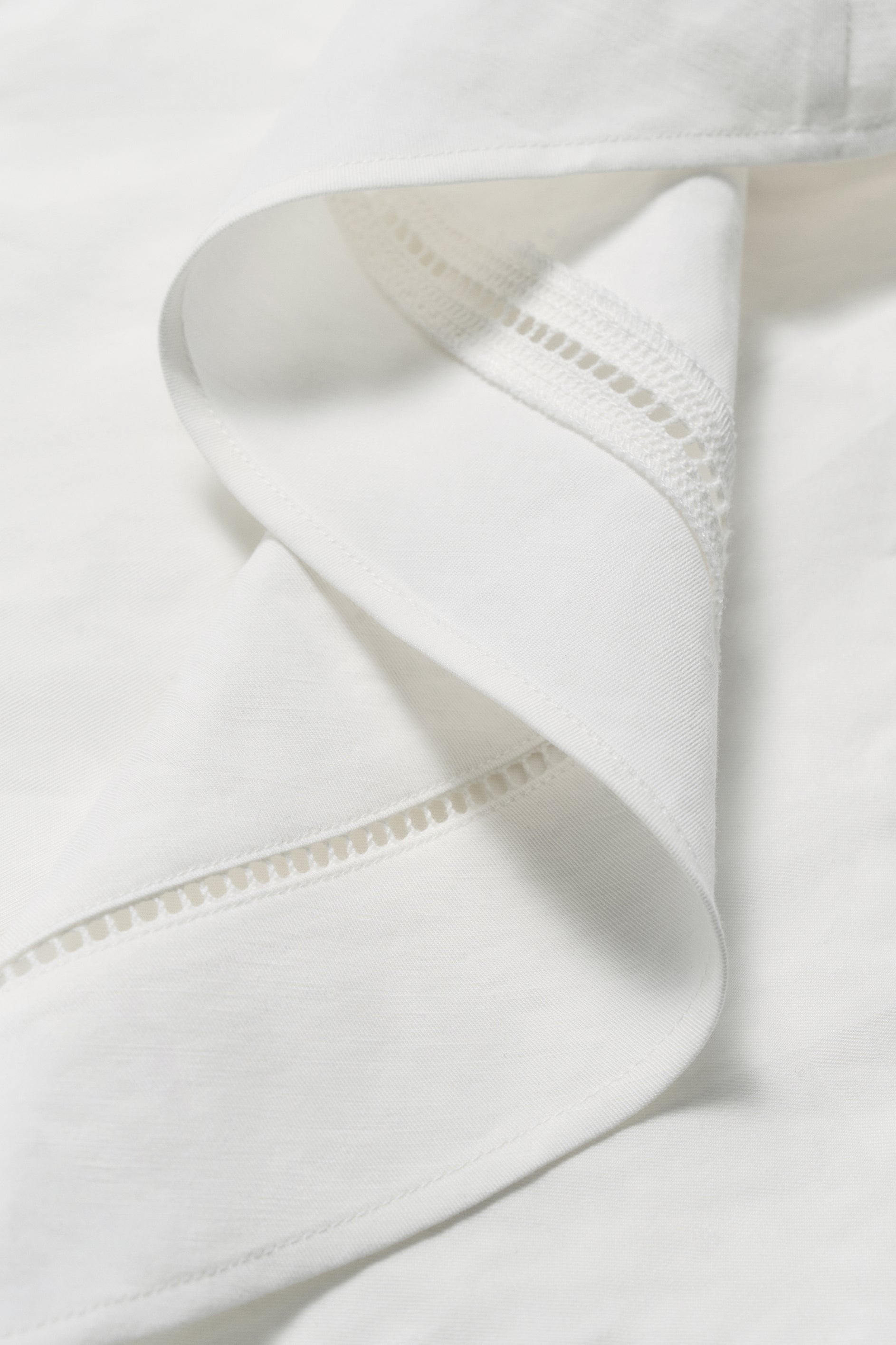#color_off white