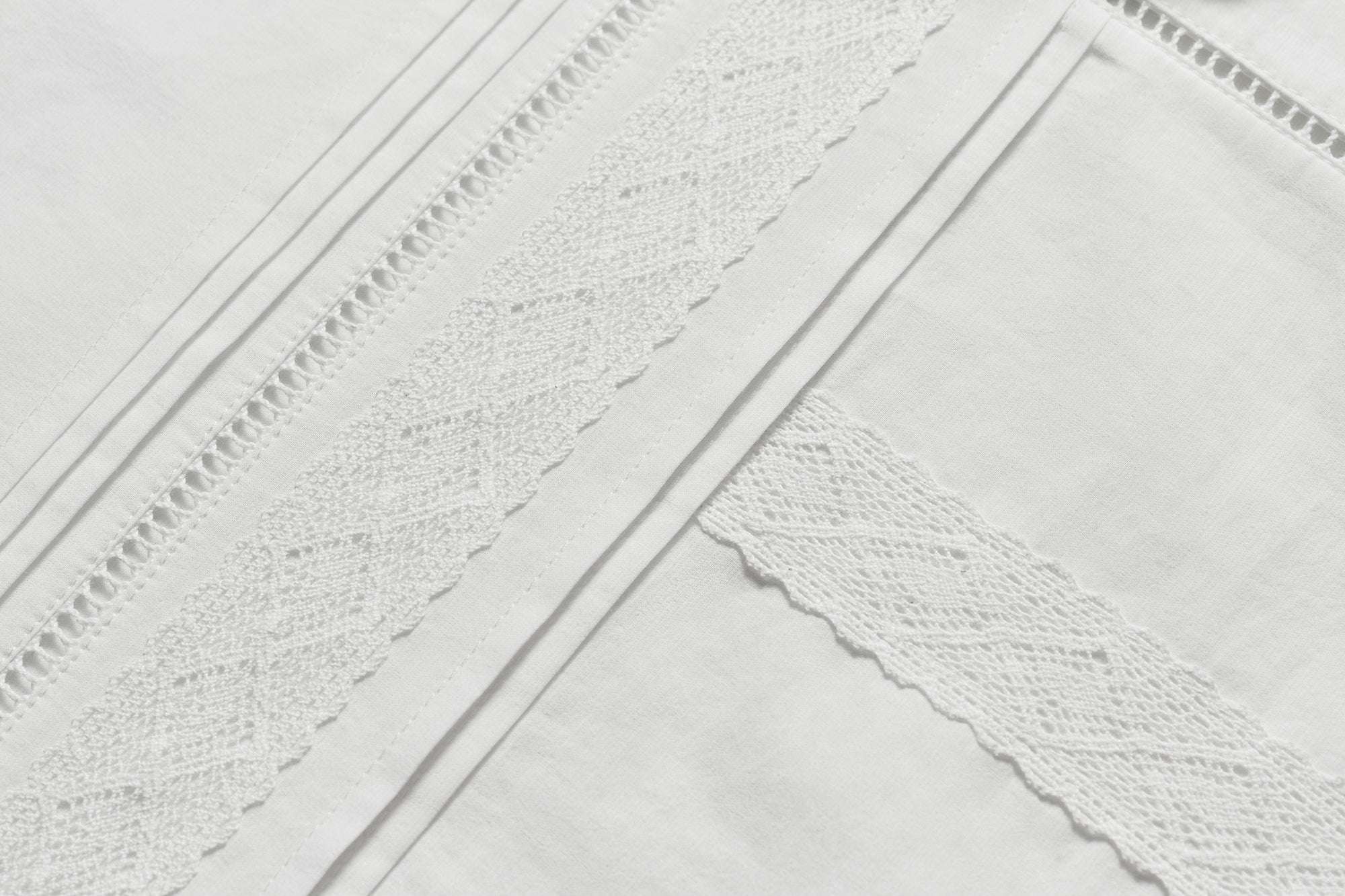 #color_off white