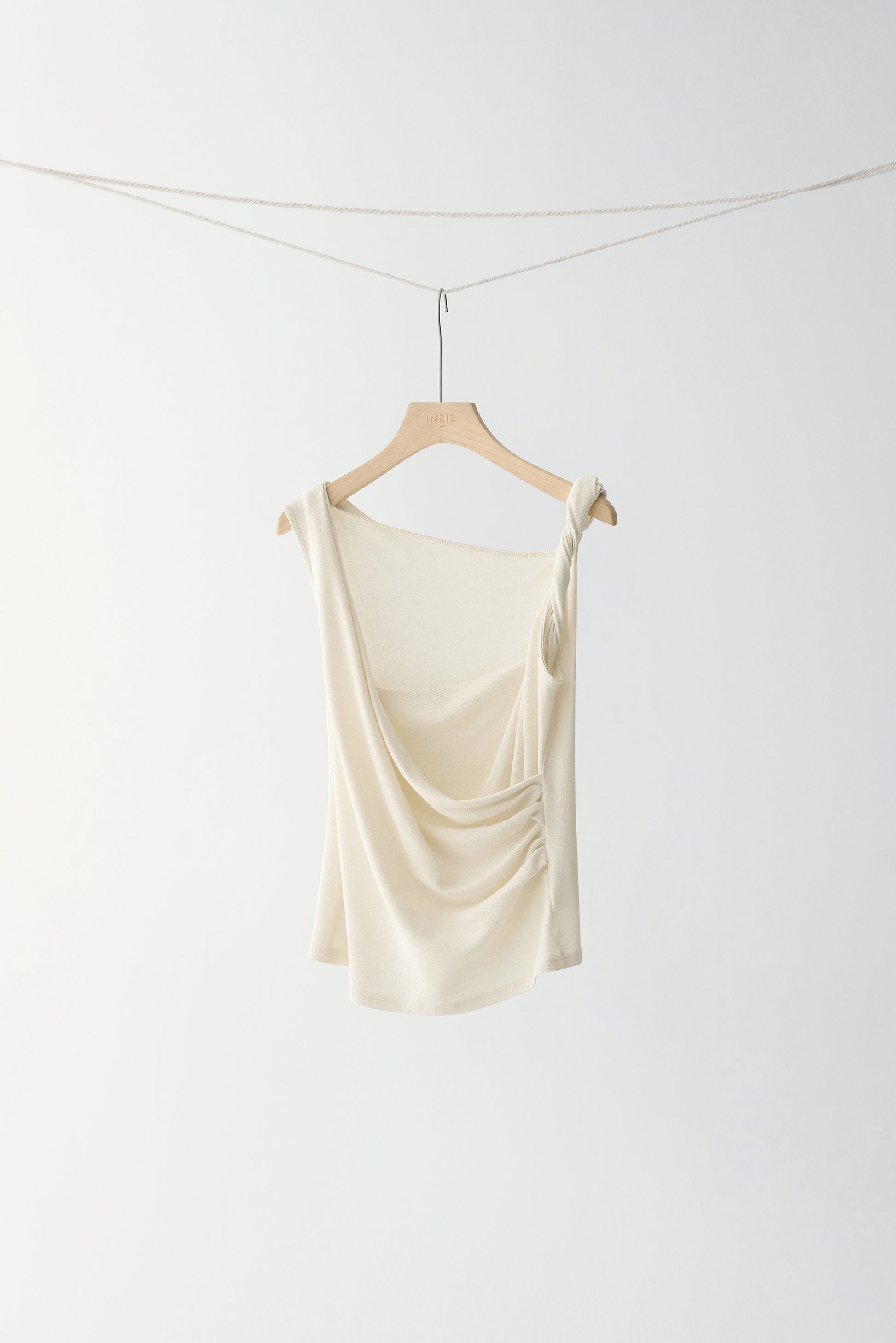 #color_off white