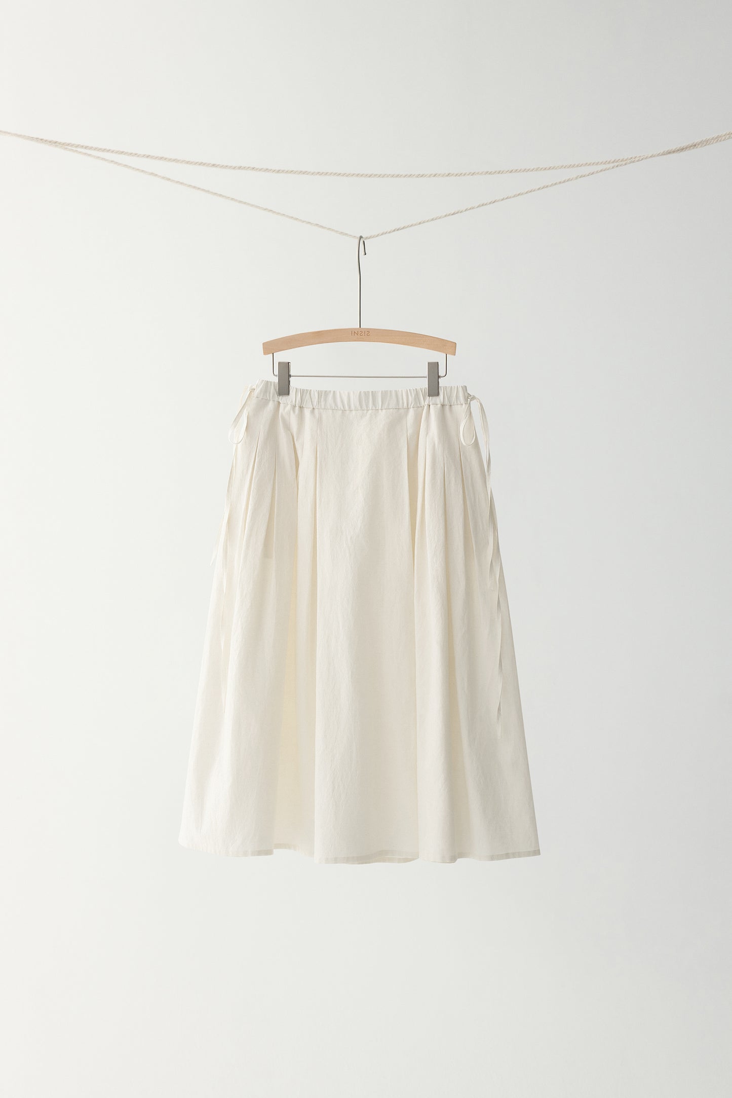 #color_cream white