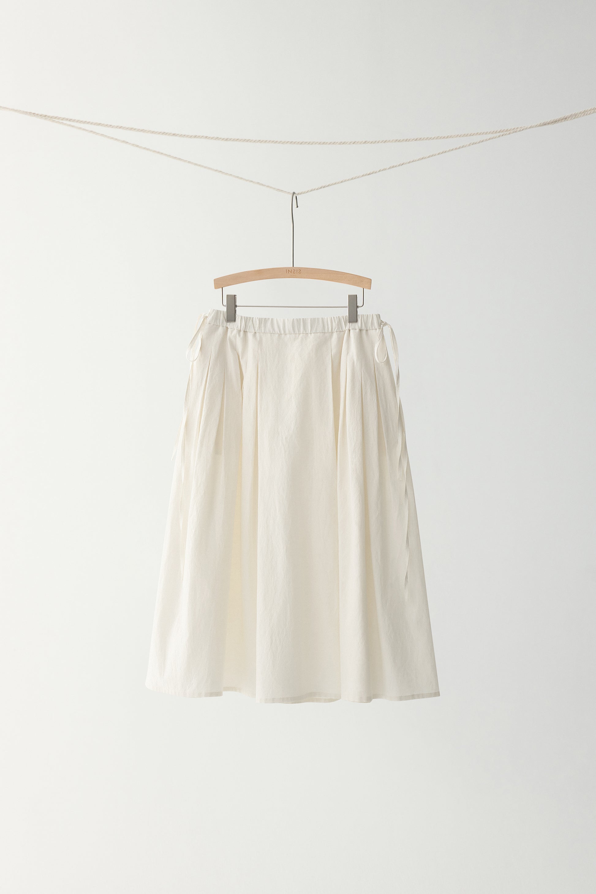 #color_cream white