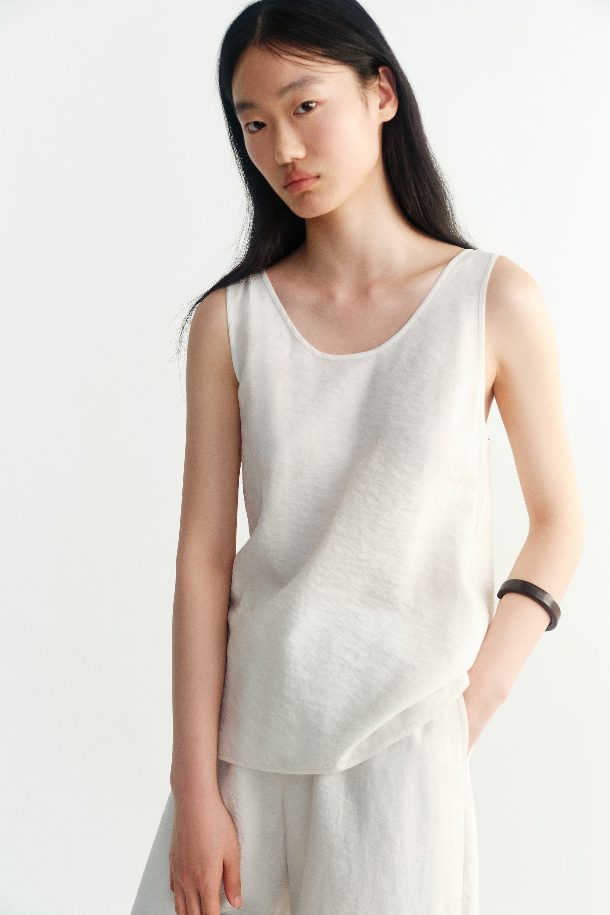 #color_off white