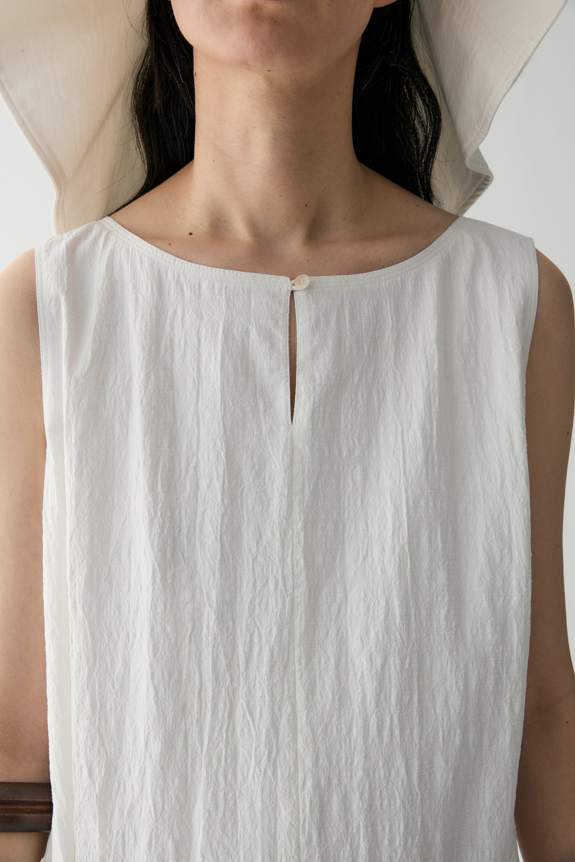 #color_off white