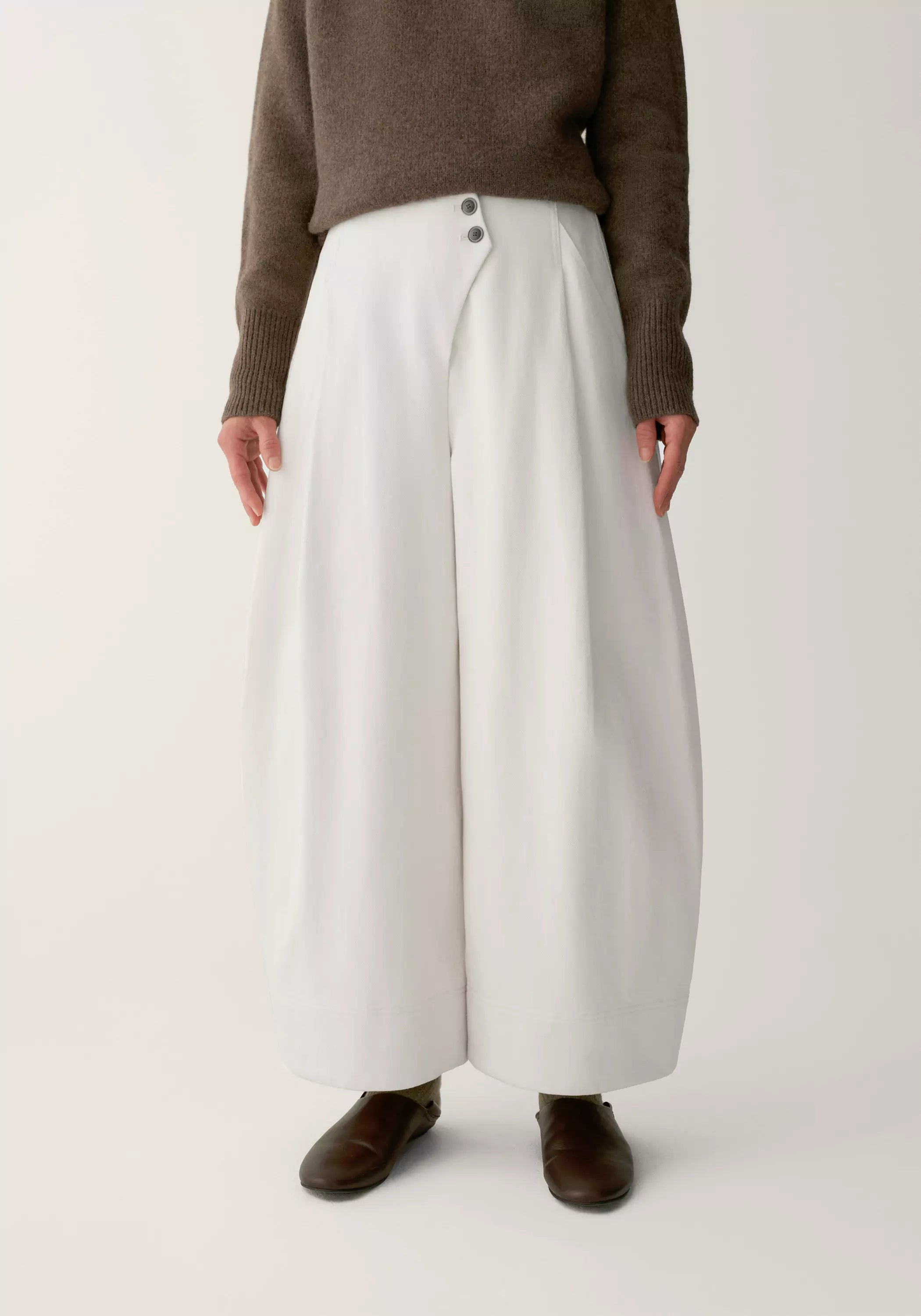 #color_cream white
