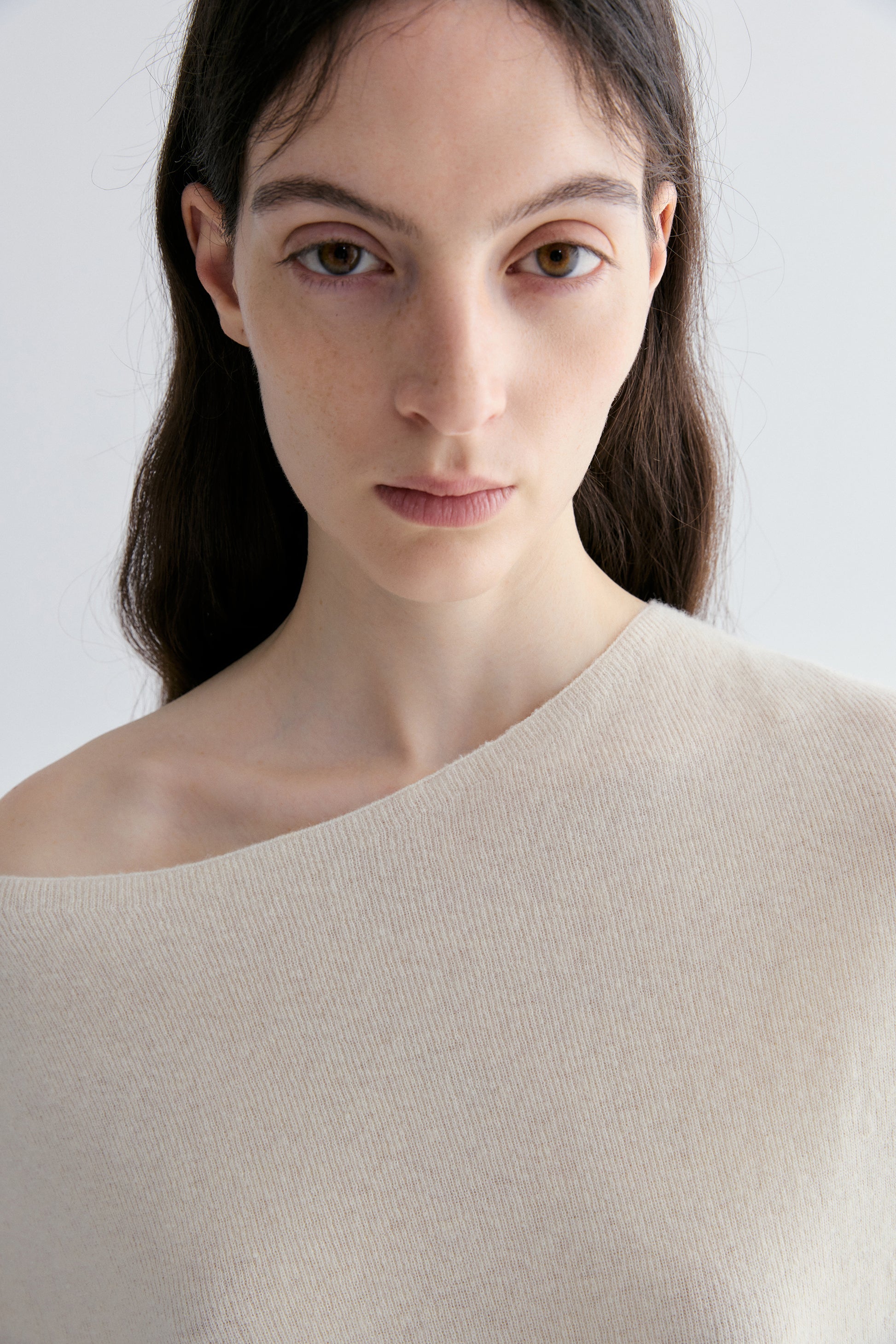 #color_off white