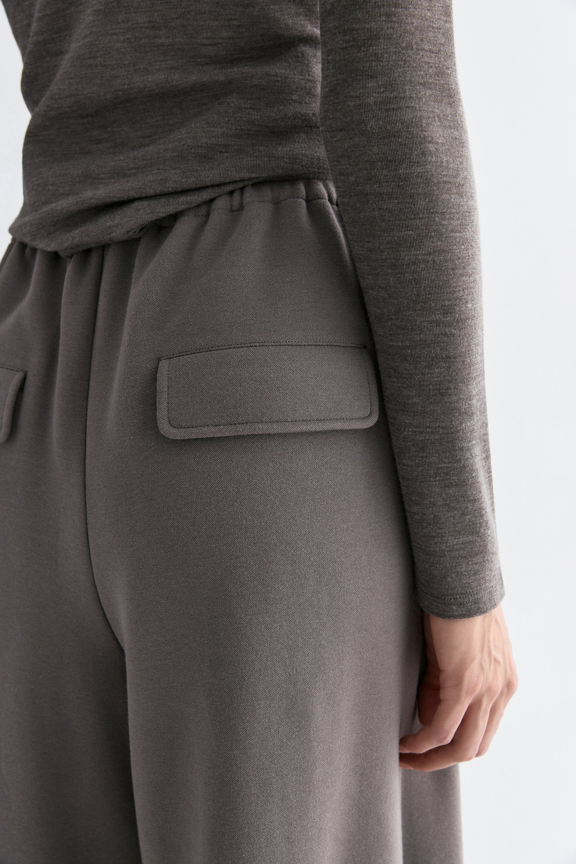 #color_mid gray