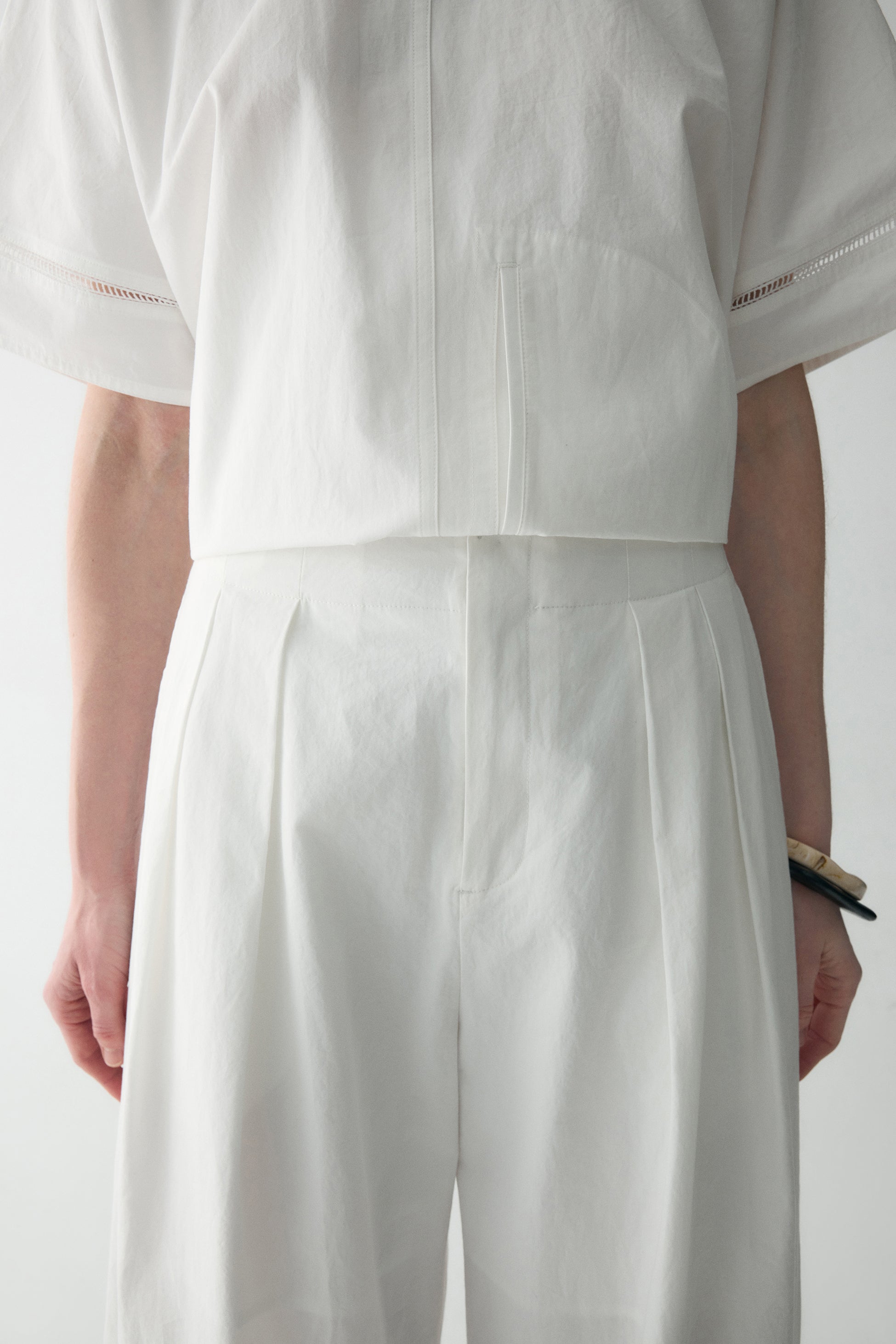 #color_off white