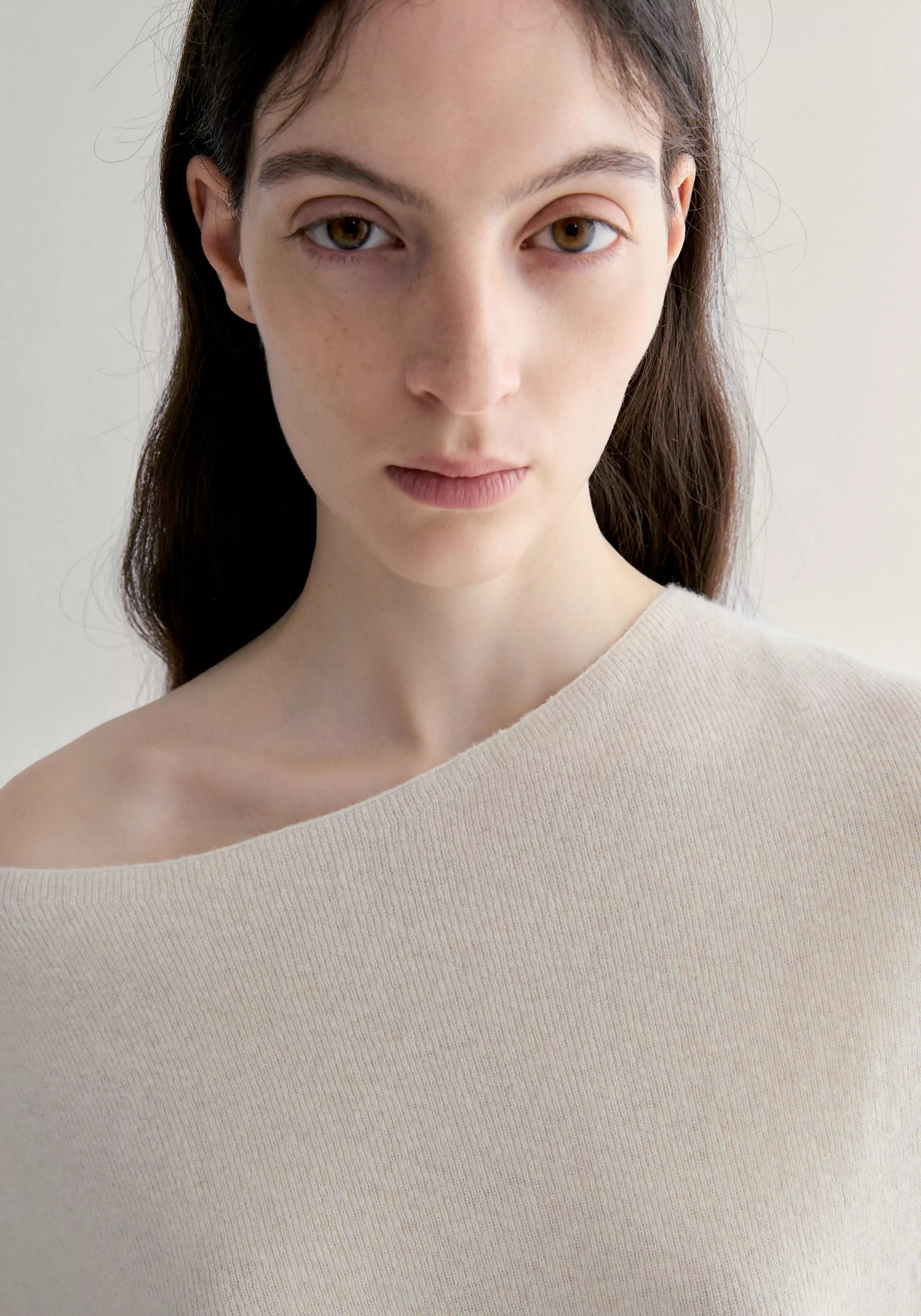 #color_off white