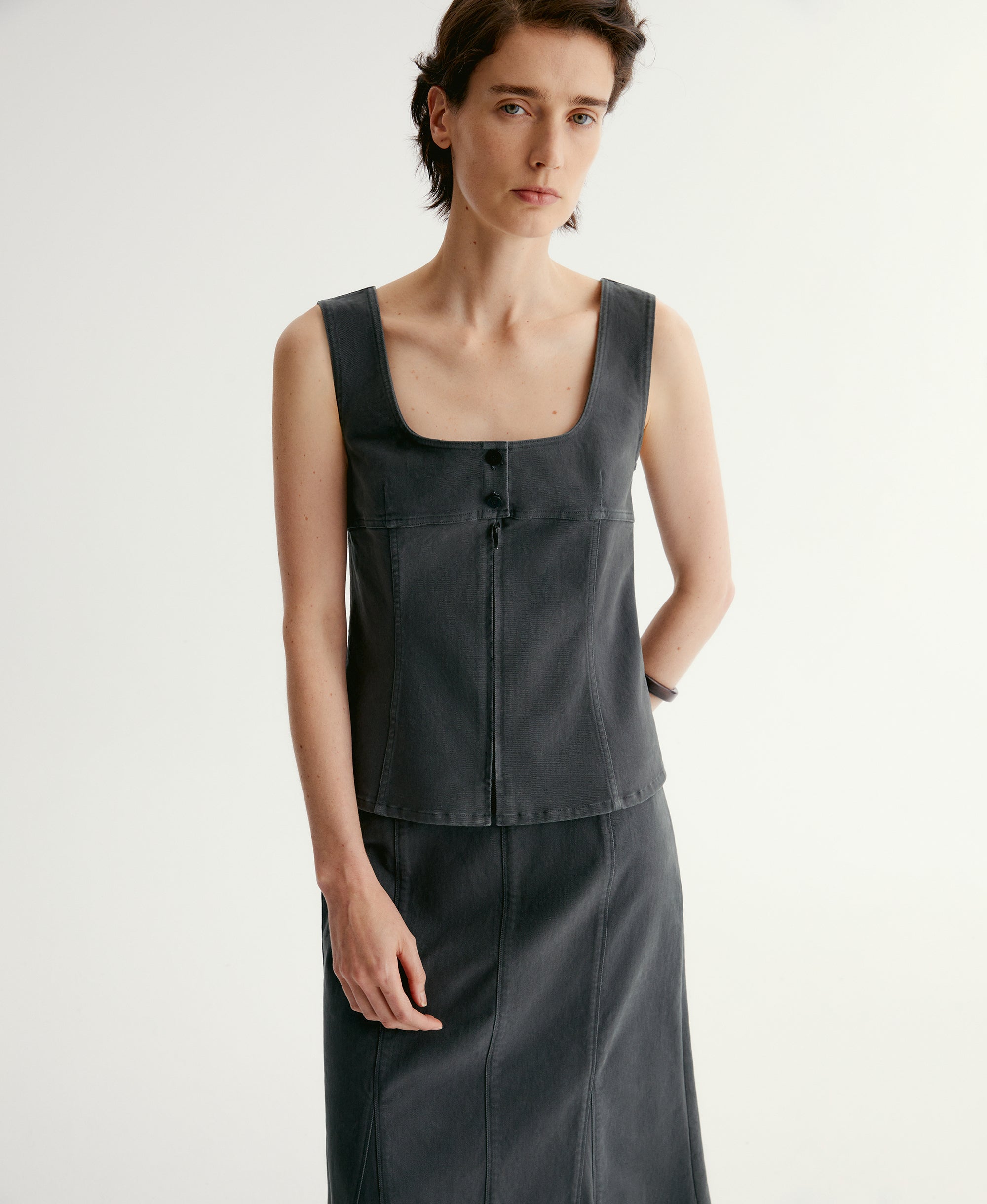 #color_dark gray