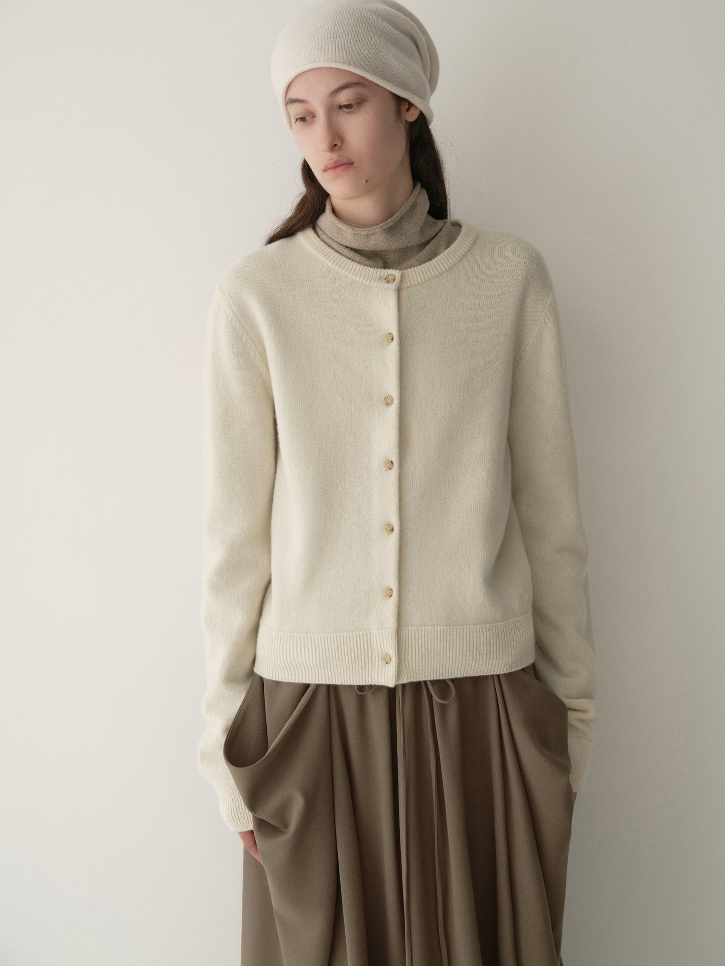 #color_cream white