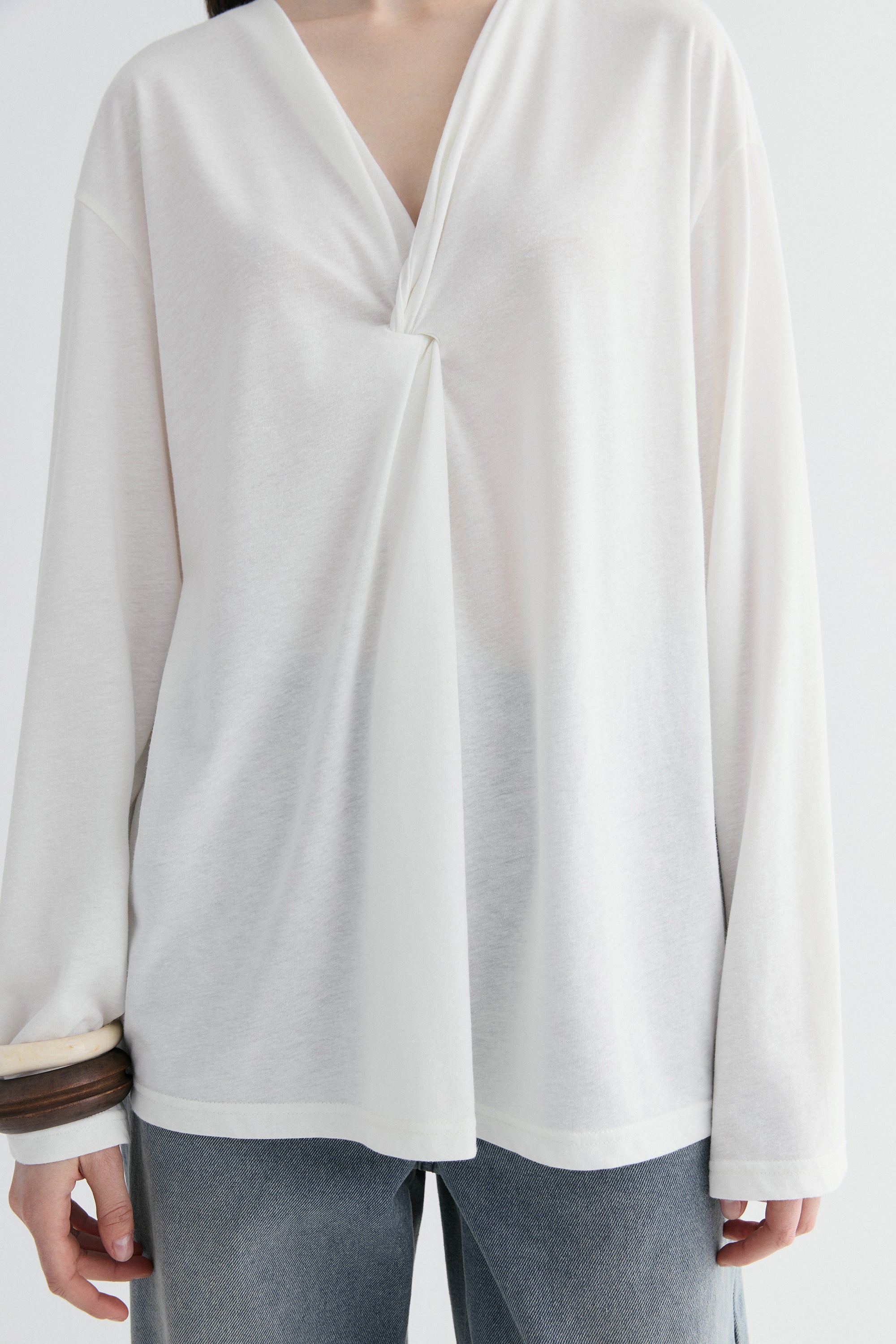 #color_off white