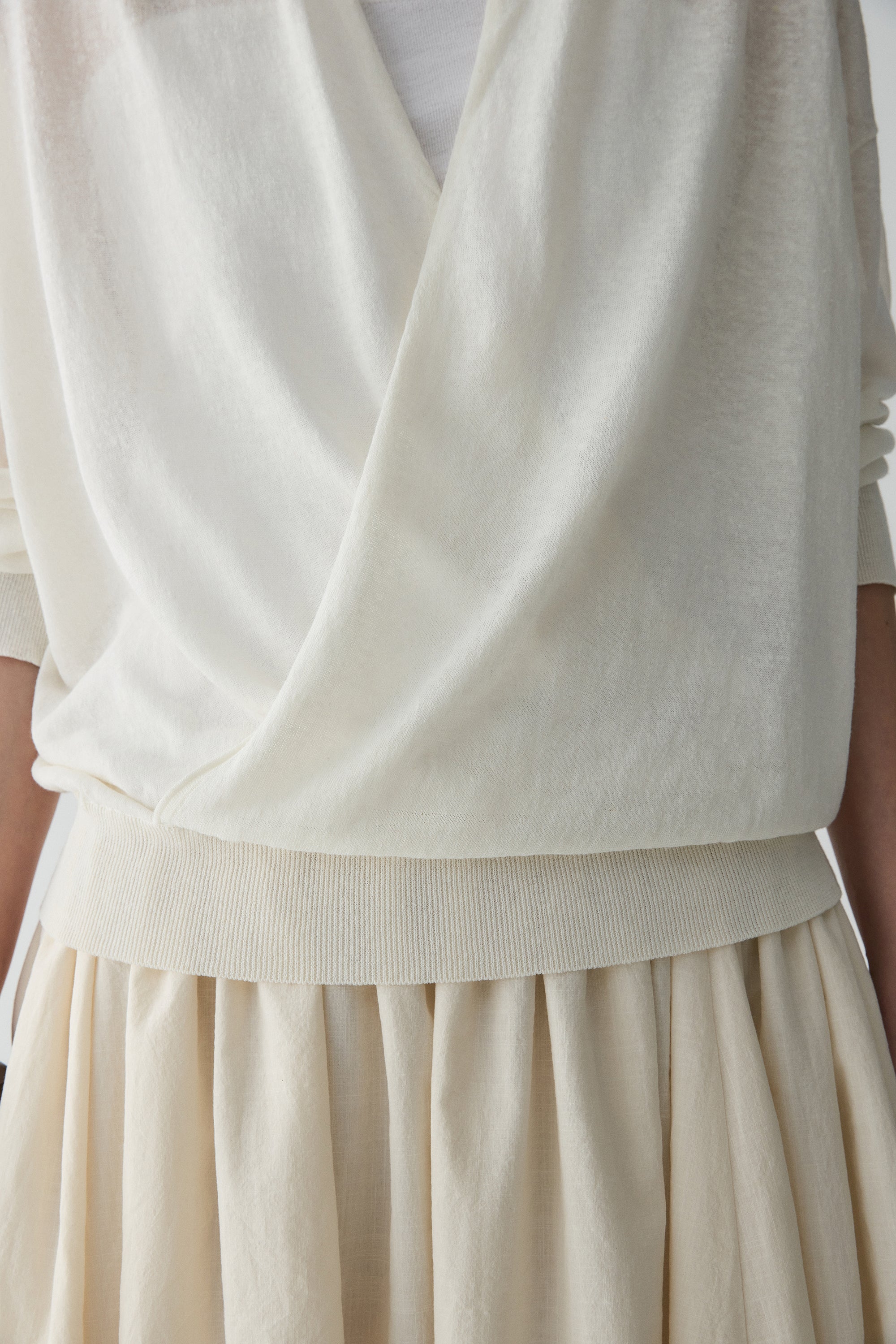 #color_off white