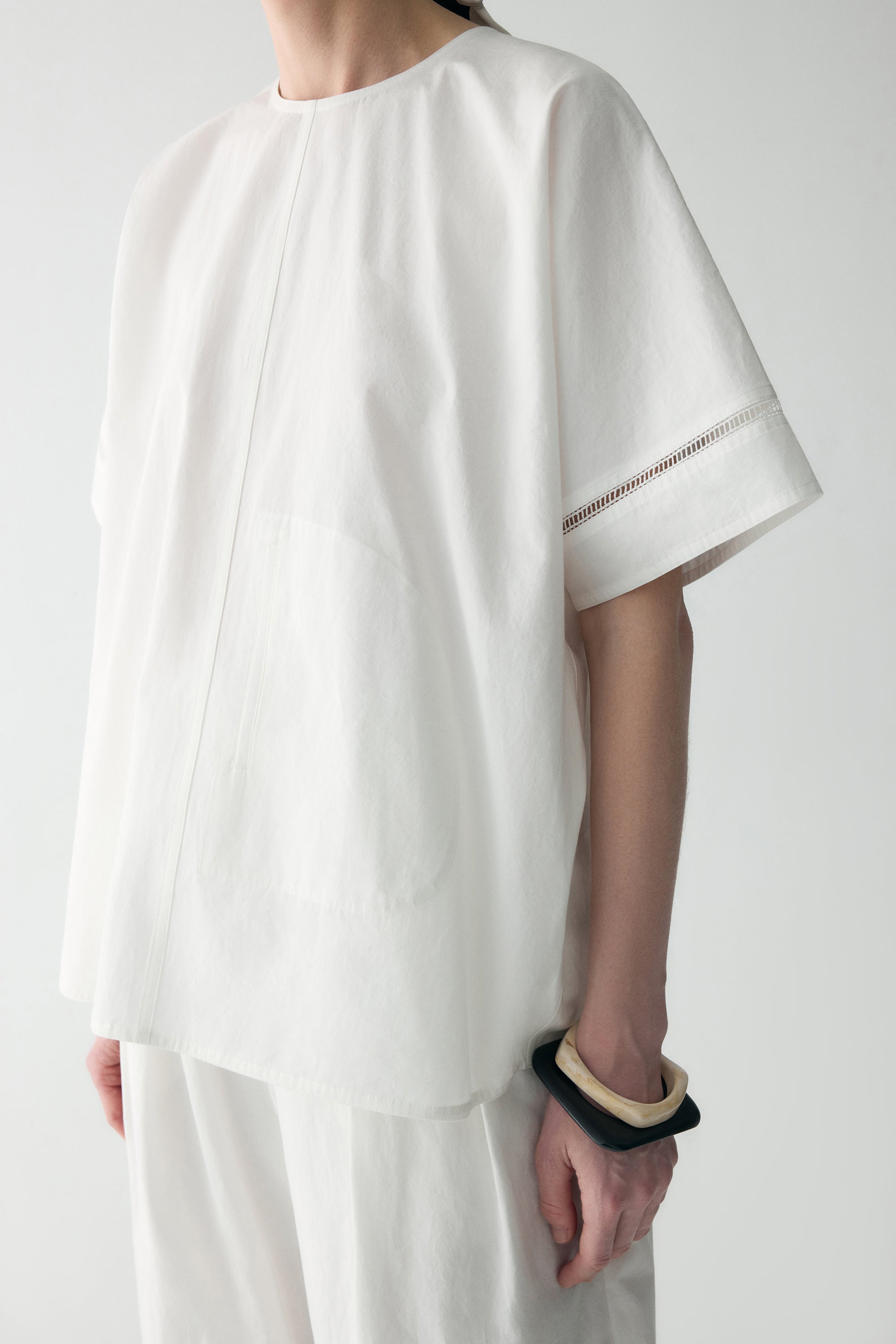 #color_off white