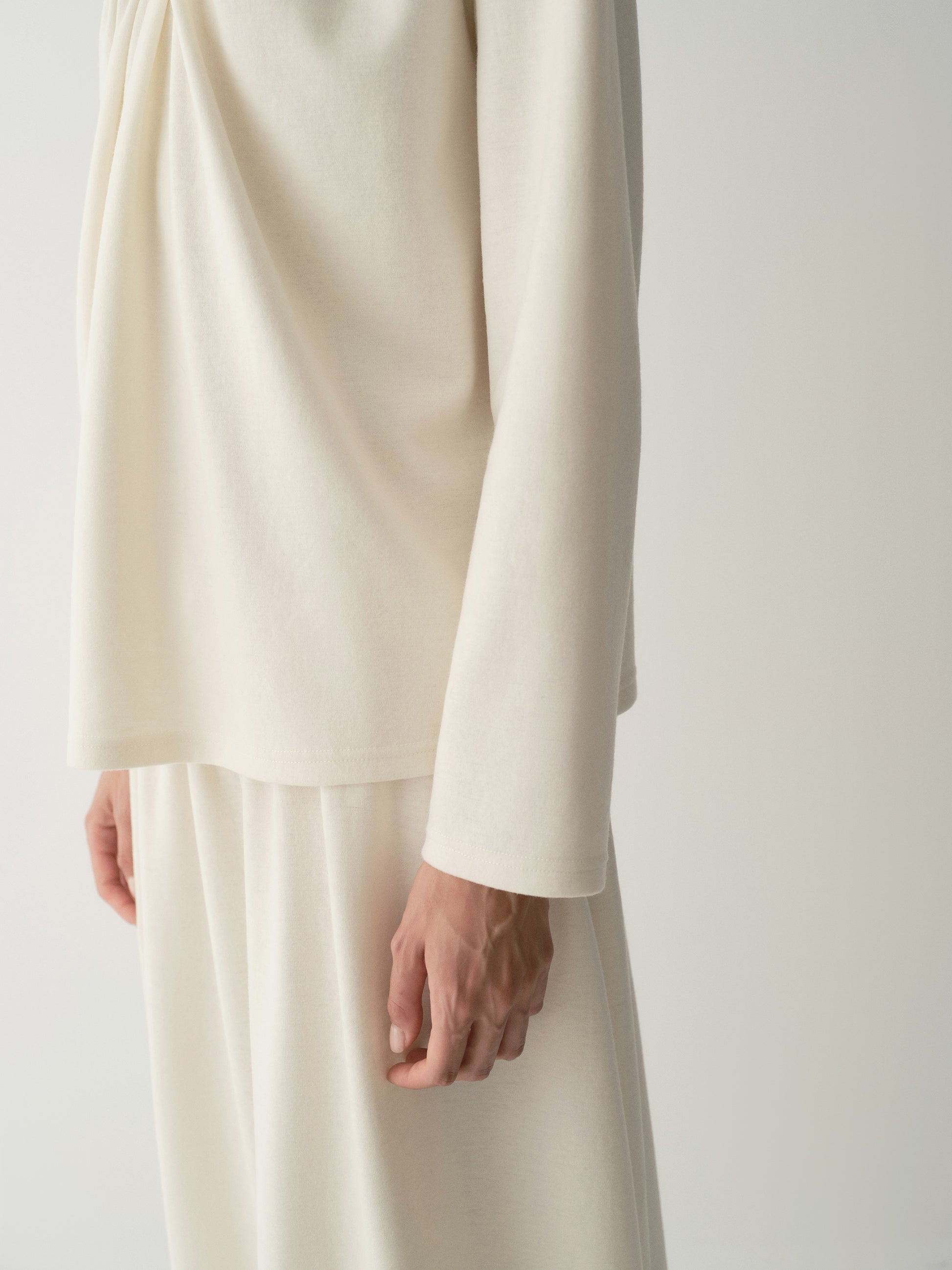 #color_cream white