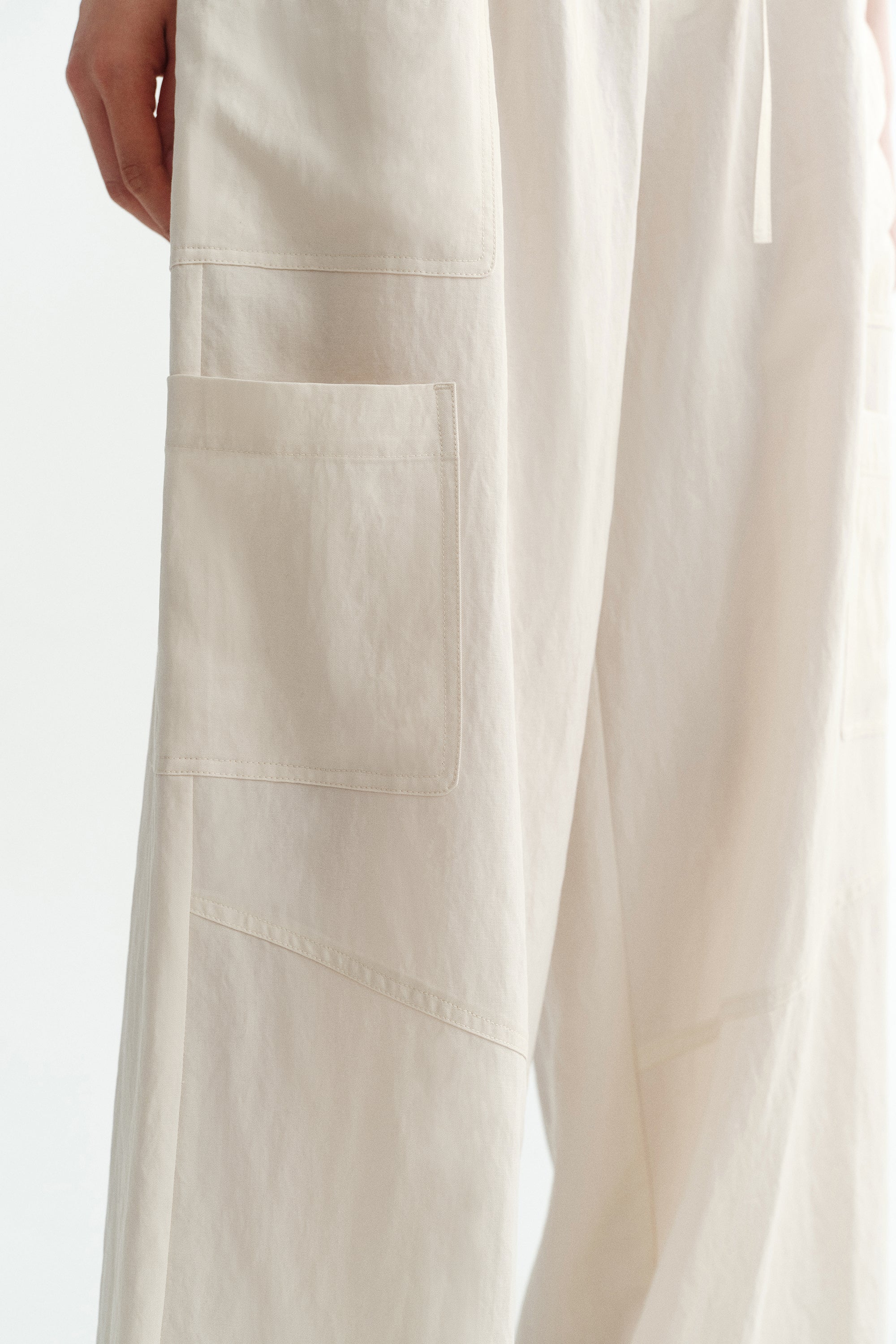 #color_cream white