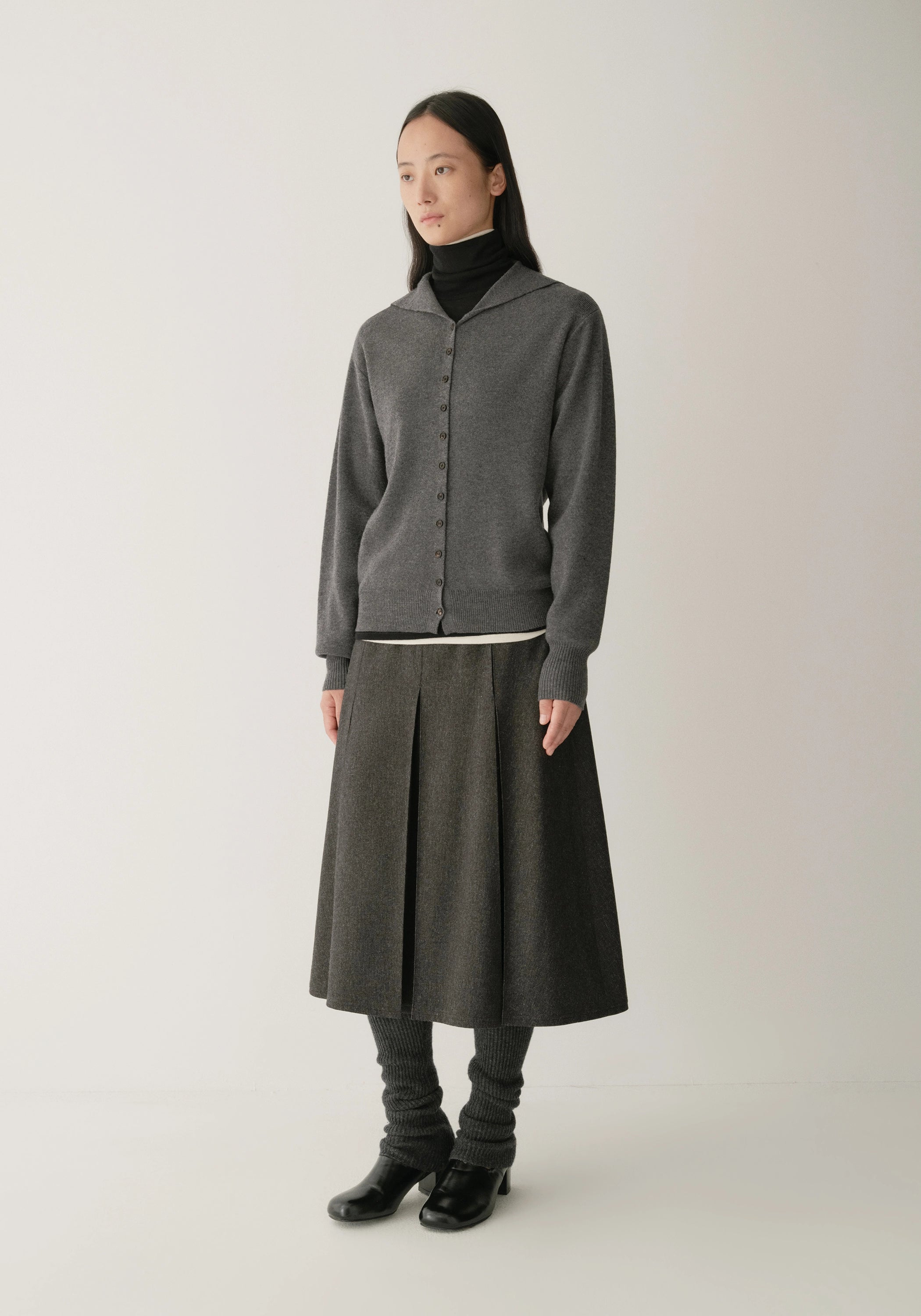 #color_black ash