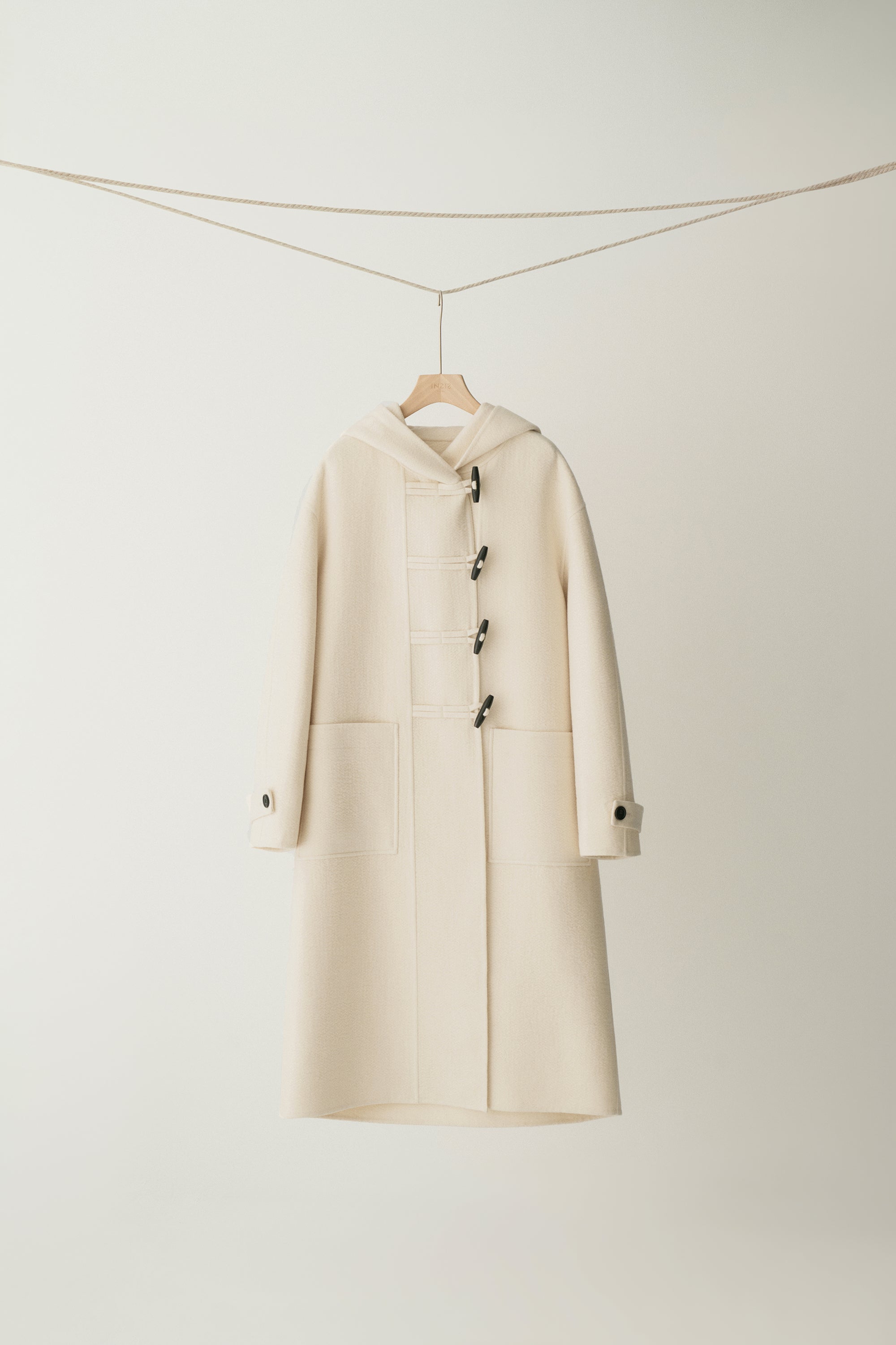 #color_off white