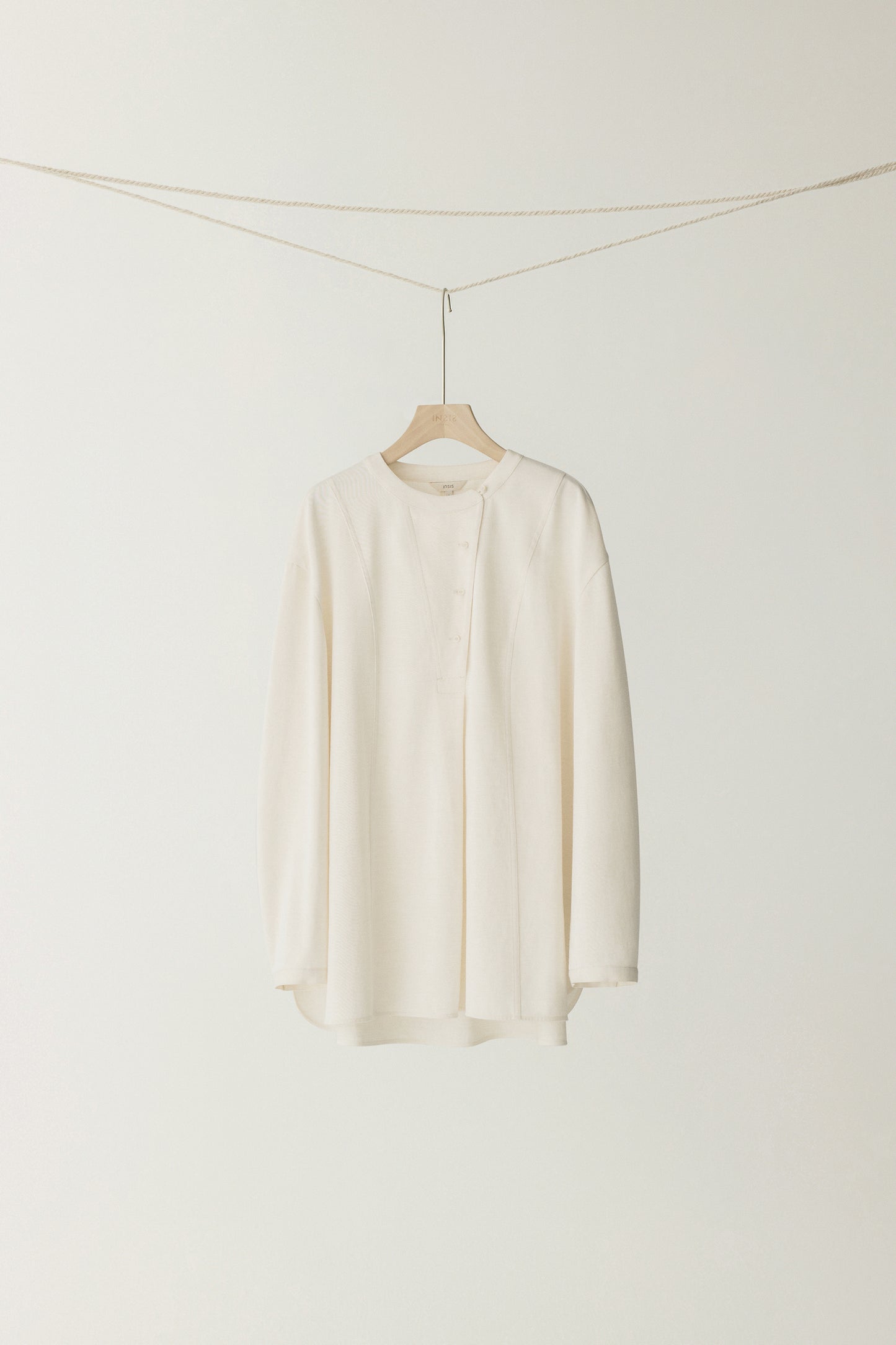 #color_off white