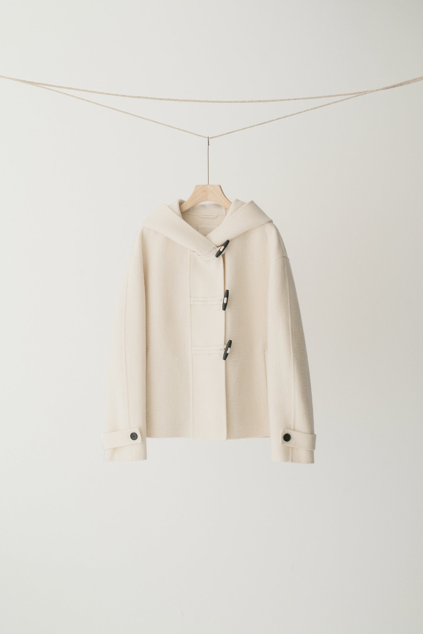 #color_off white