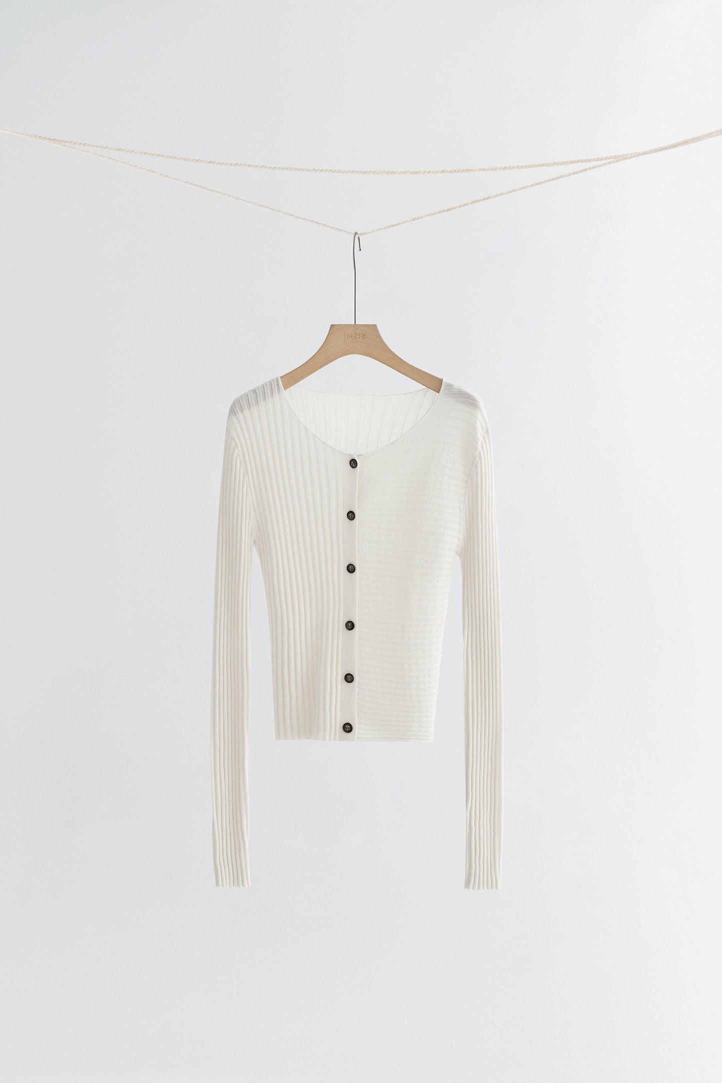 #color_off white