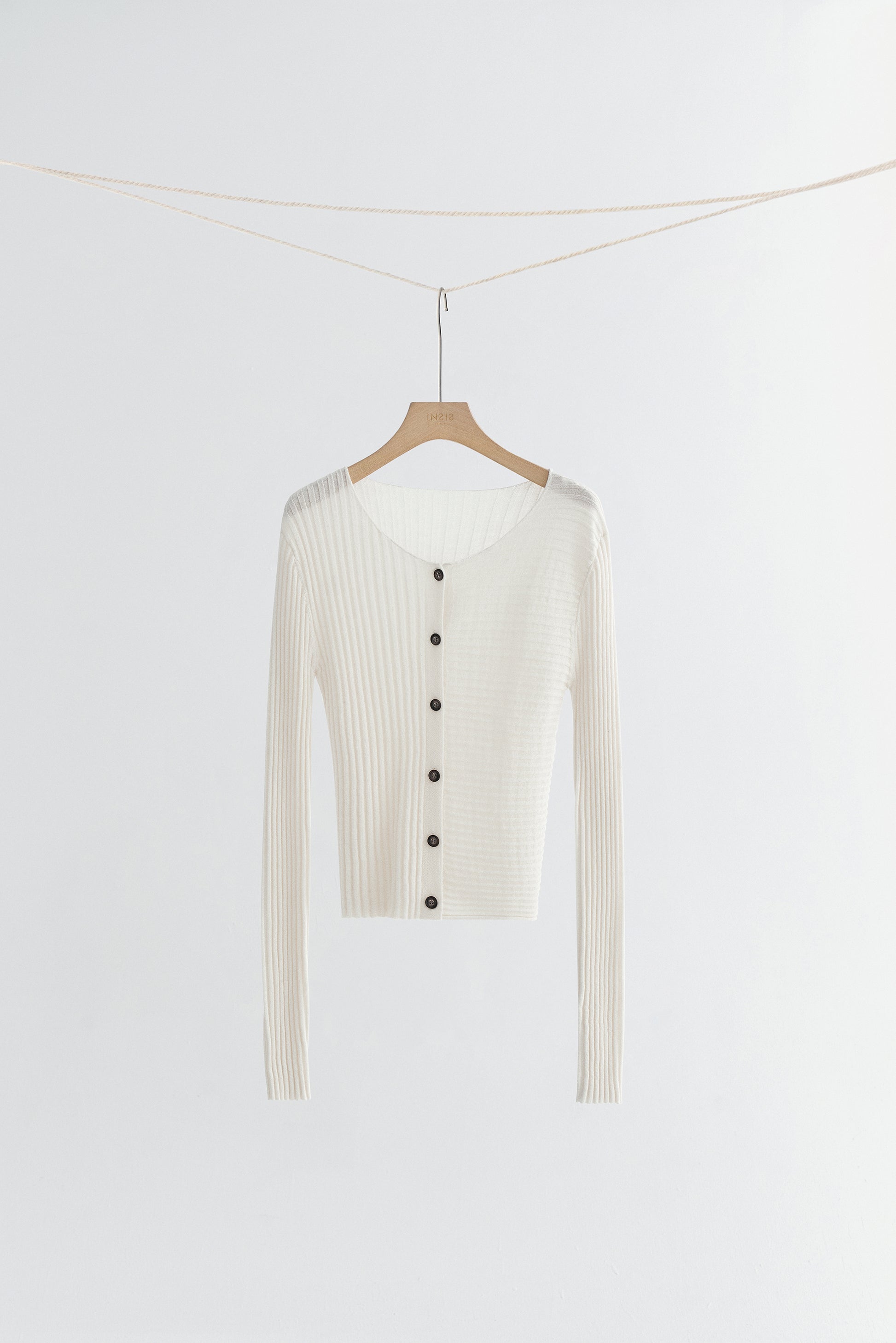 #color_off white