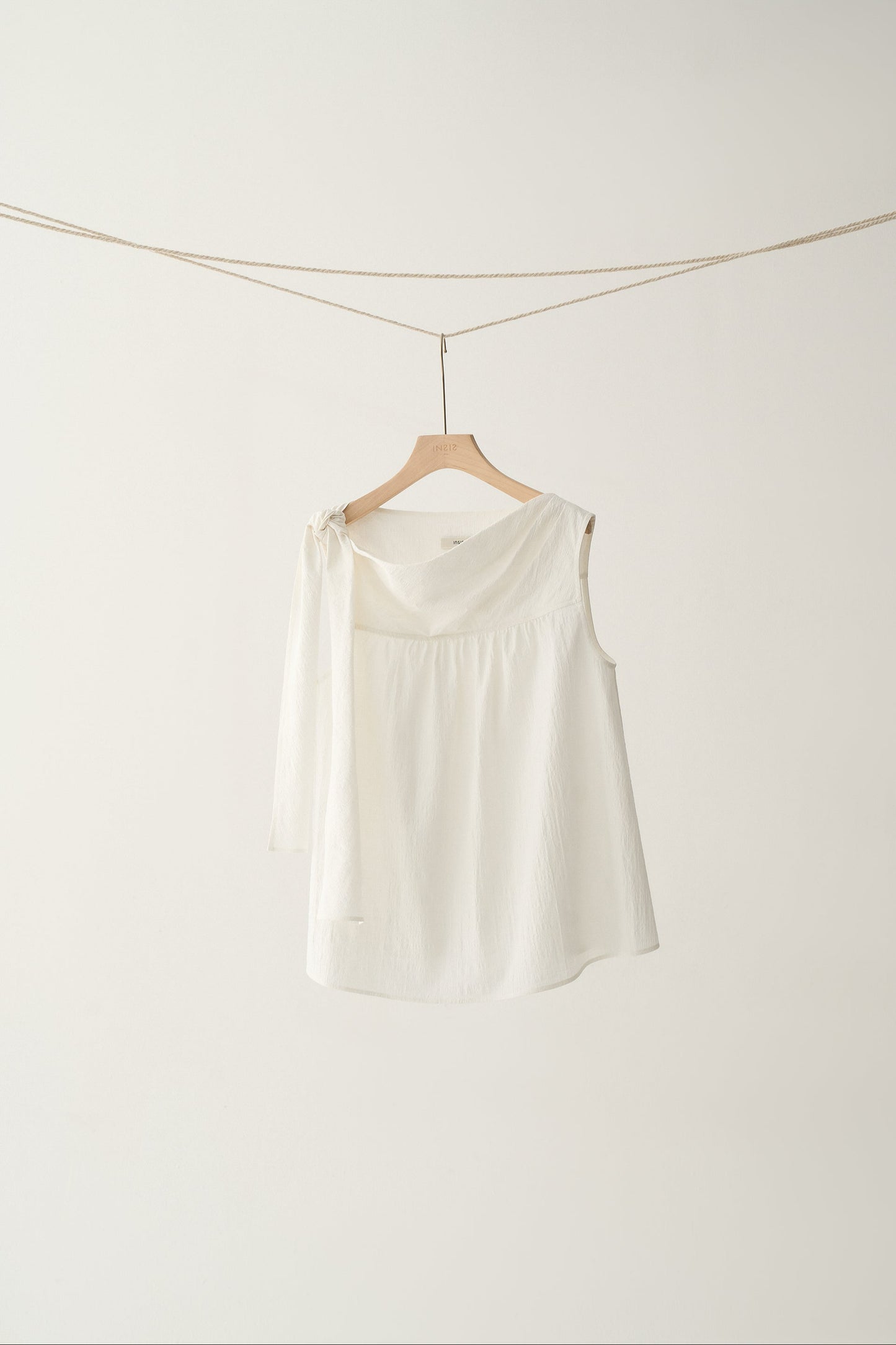 #color_off white