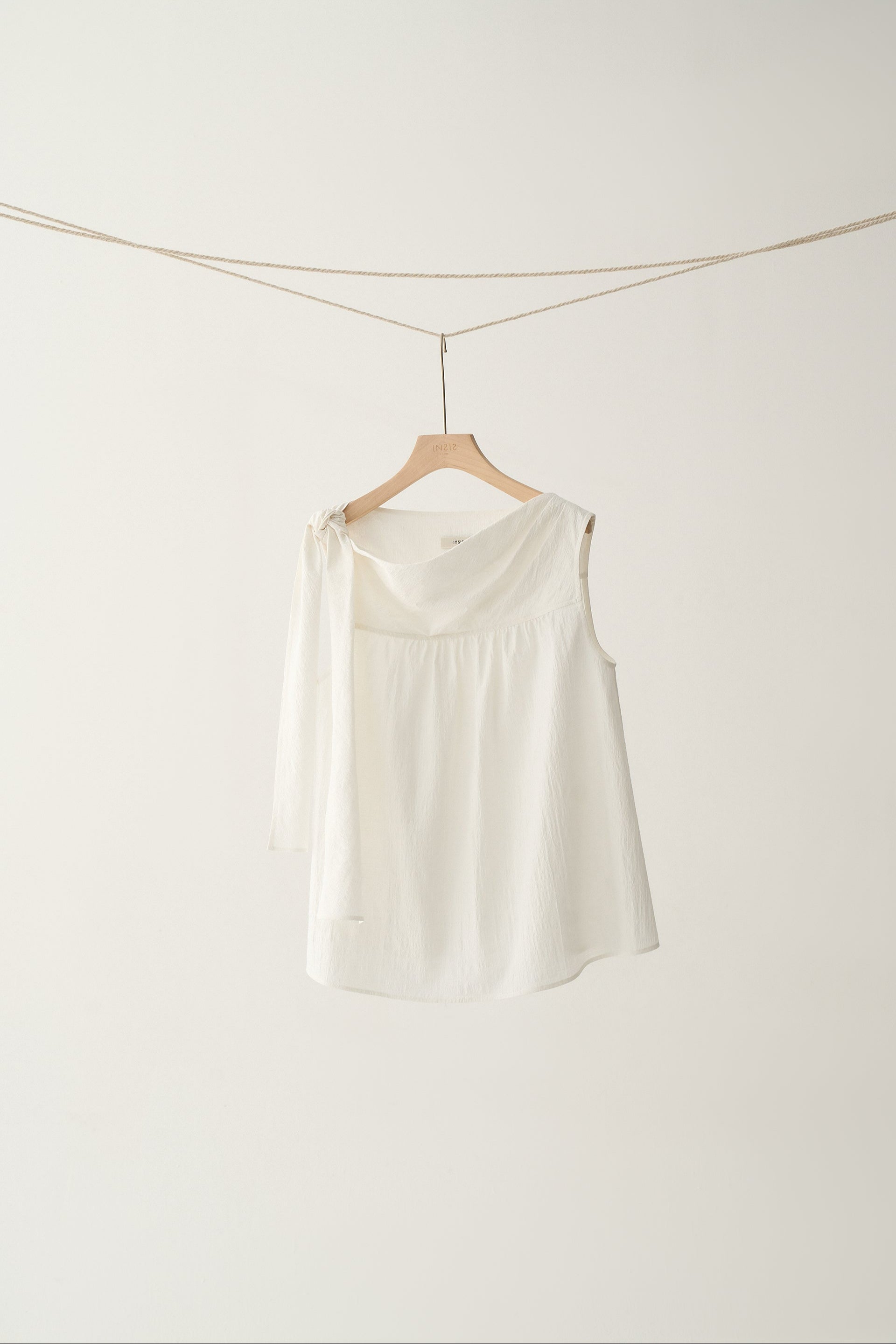 #color_off white