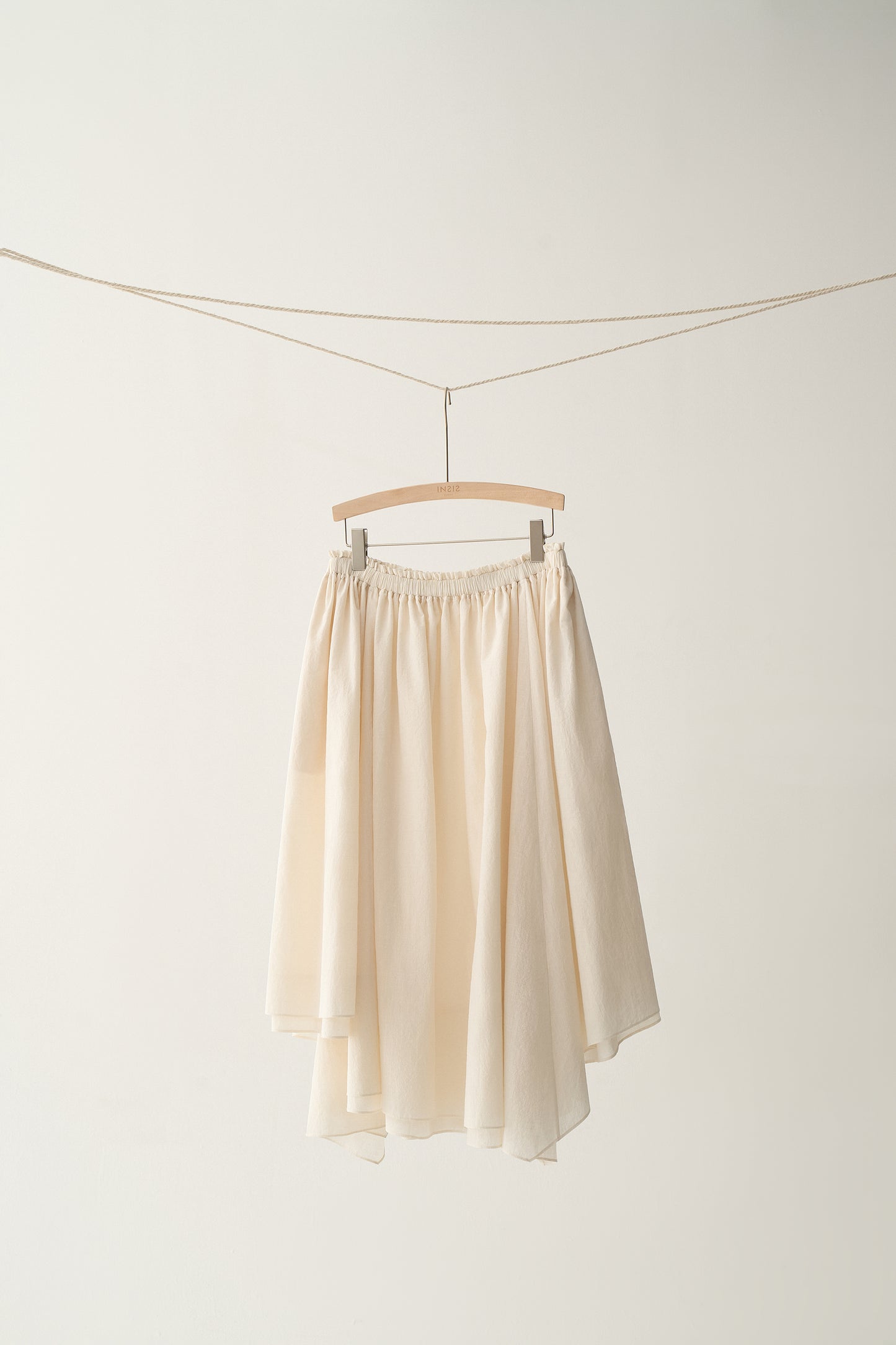 #color_cream white