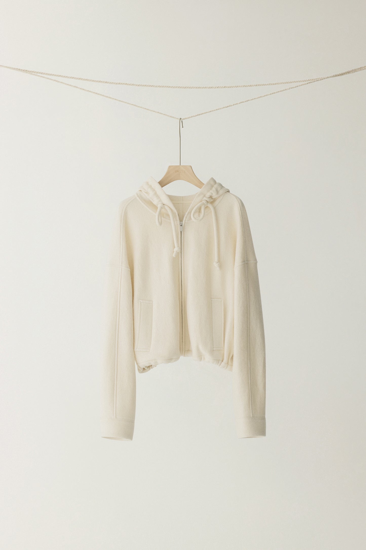 #color_cream white