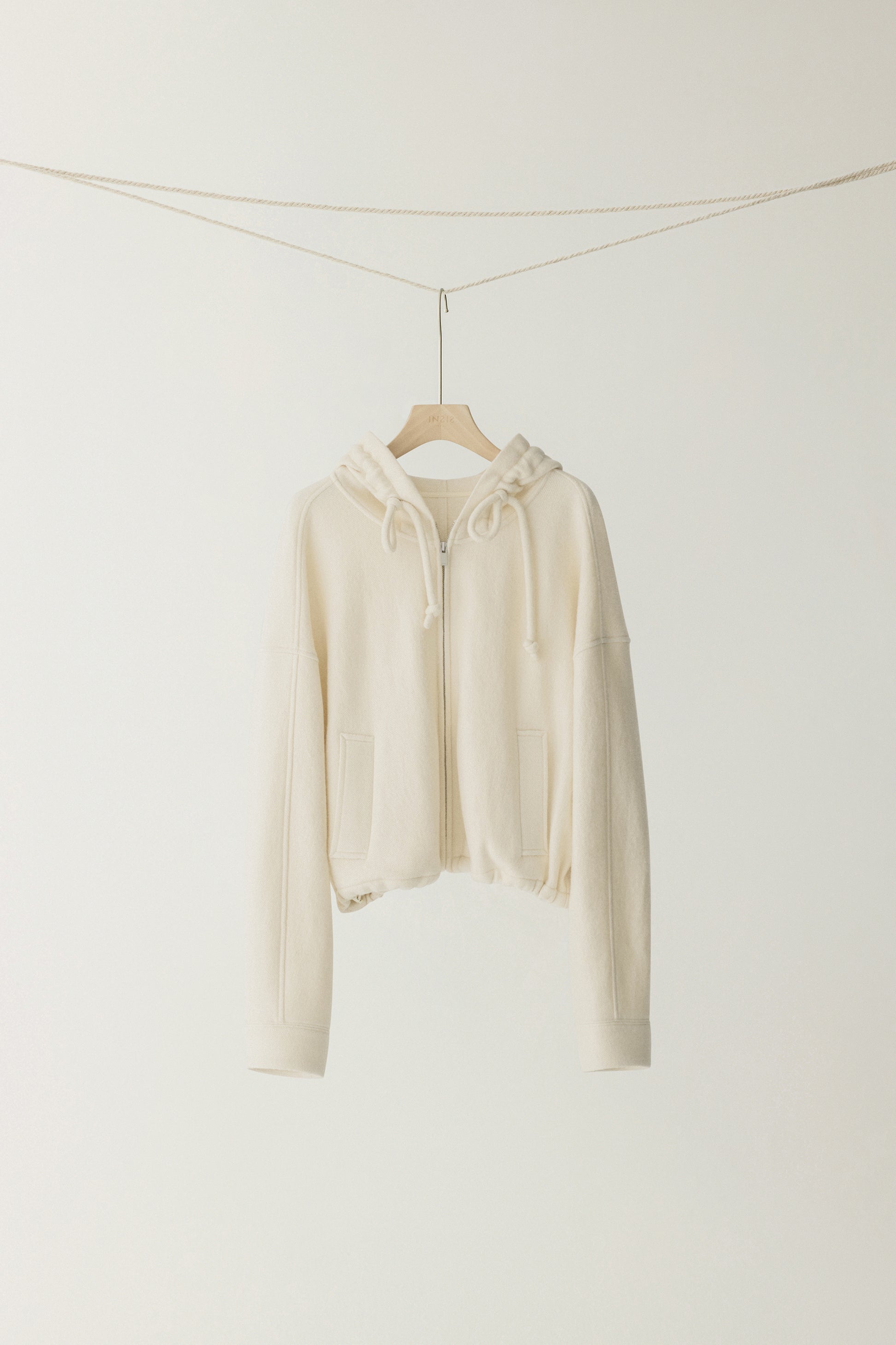 #color_cream white