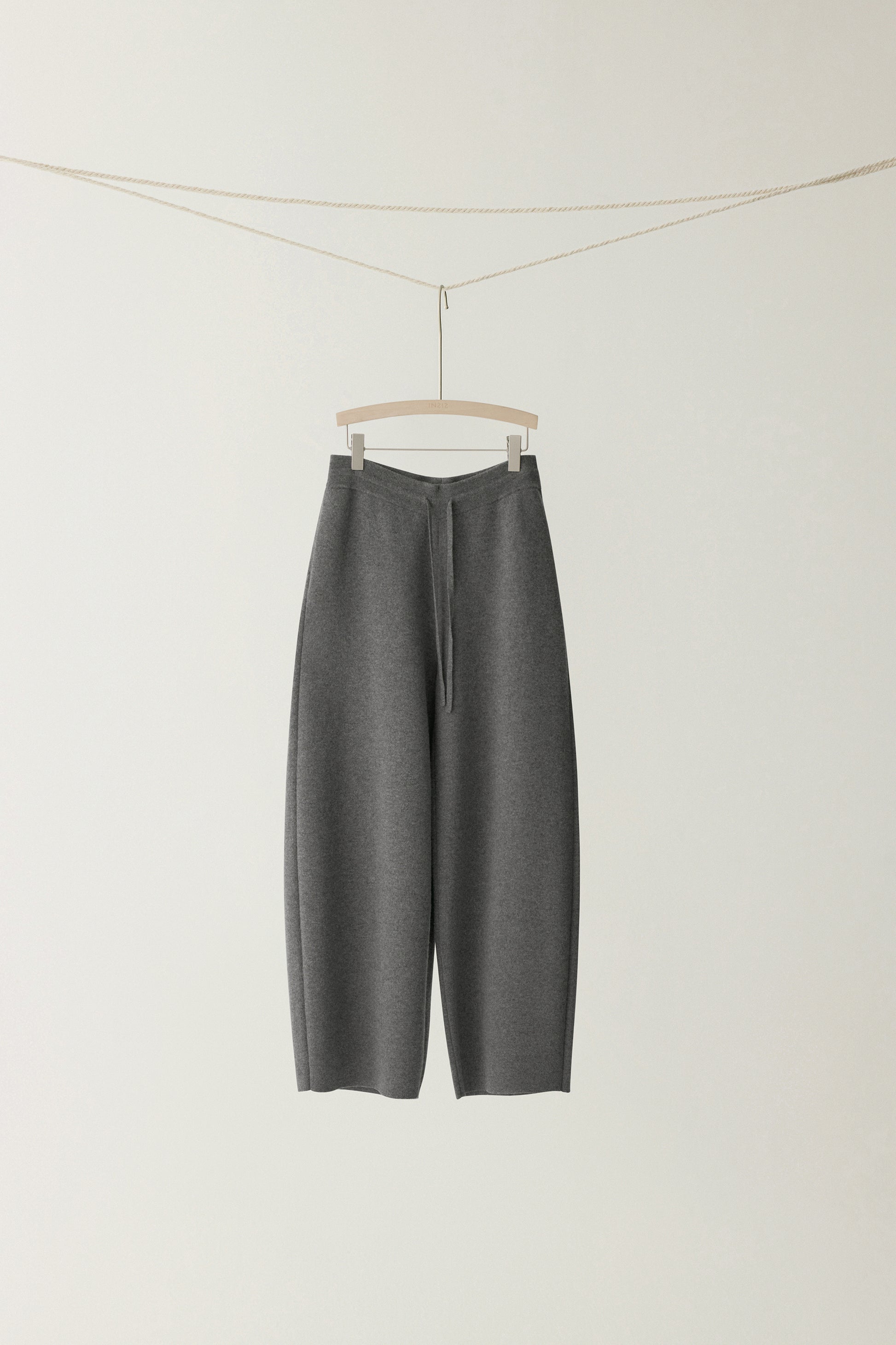 #color_mid gray