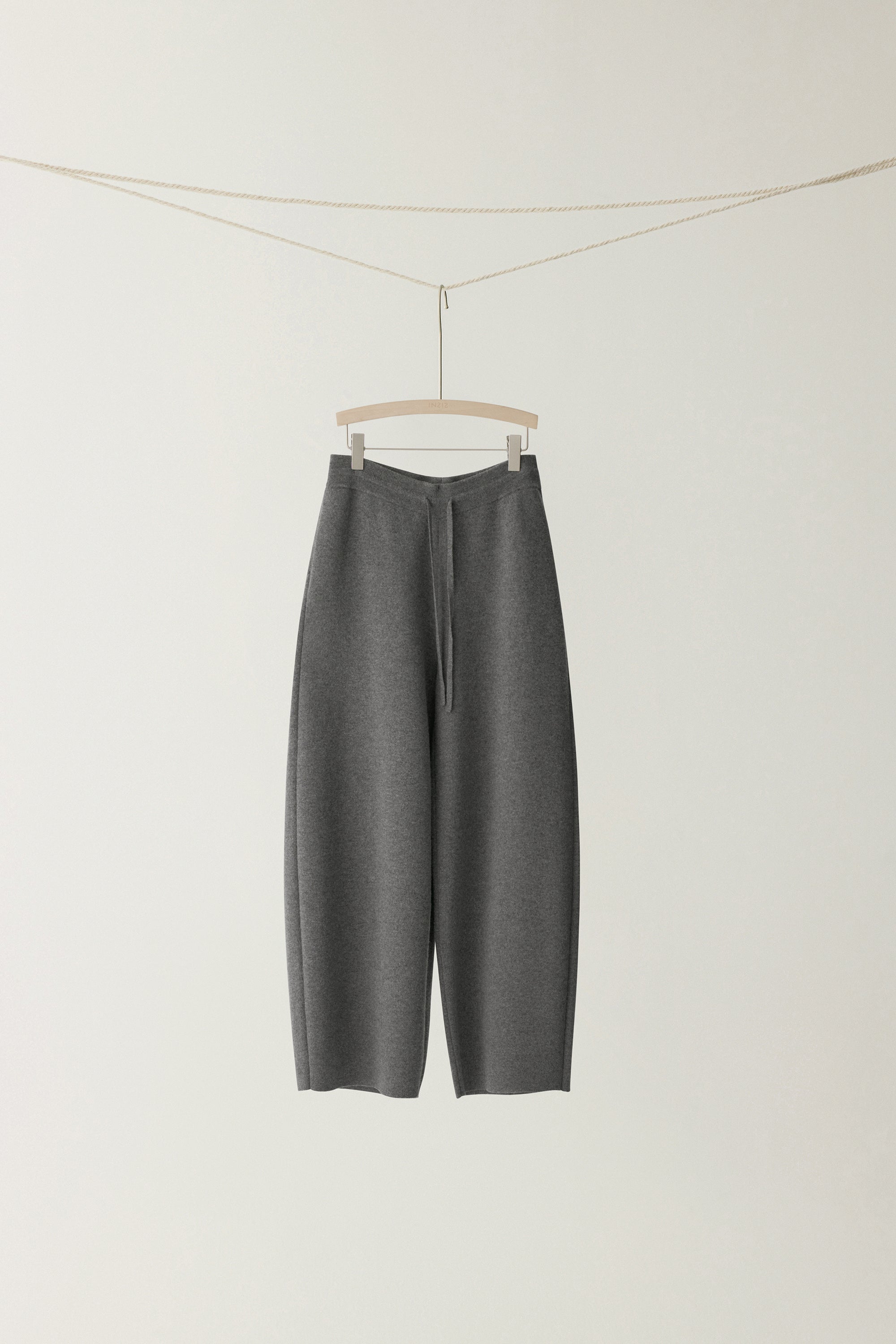 #color_mid gray