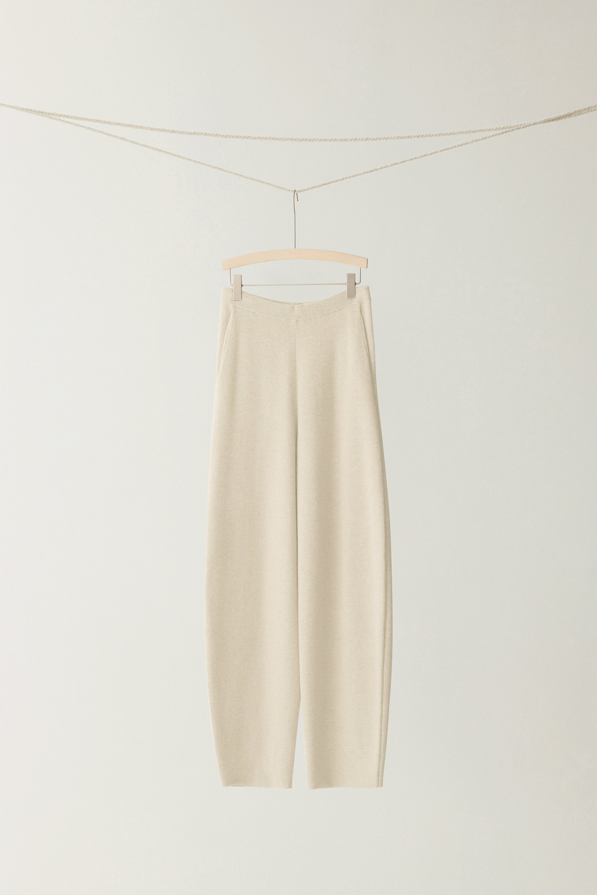 #color_off white