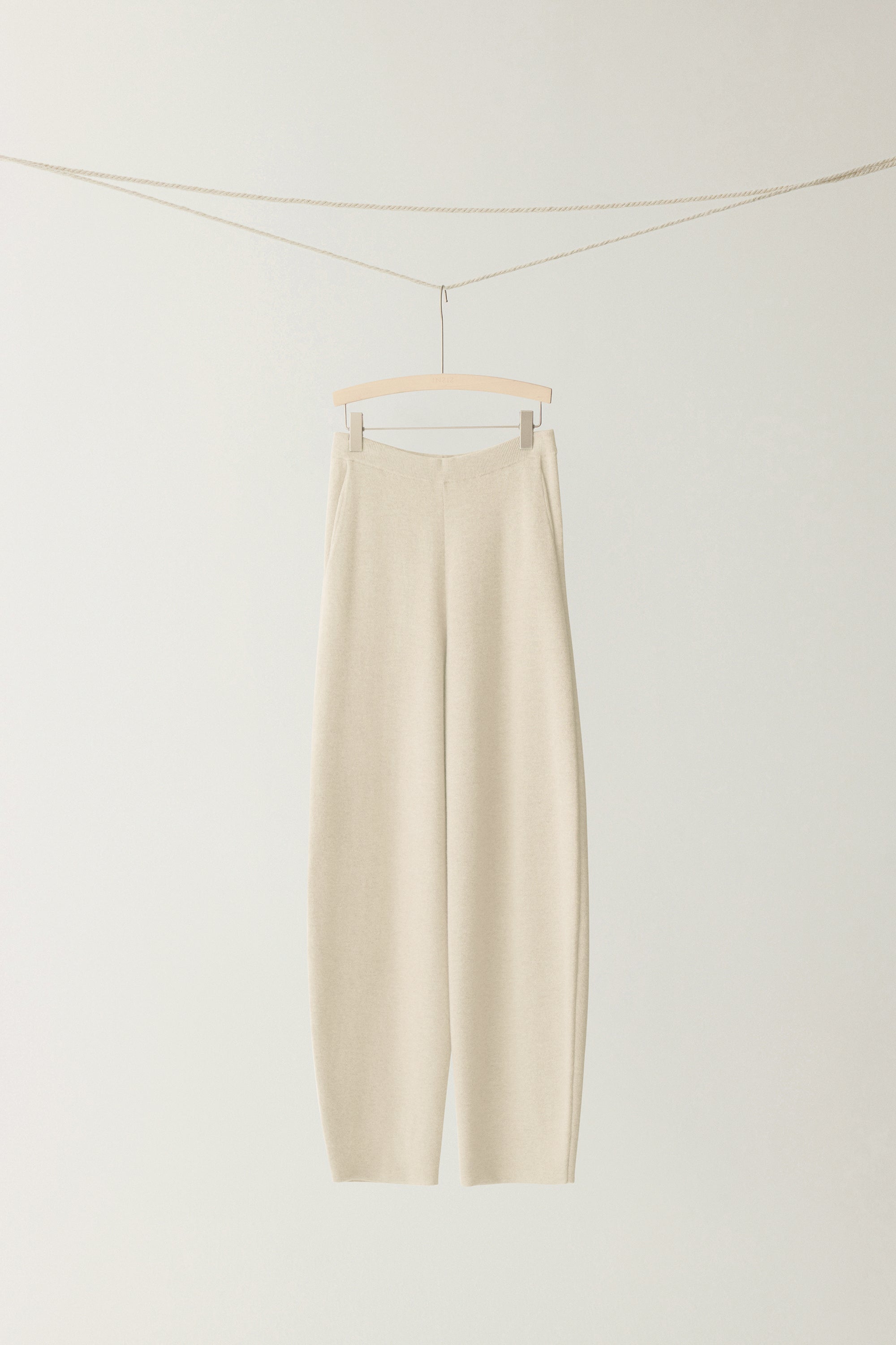 #color_off white