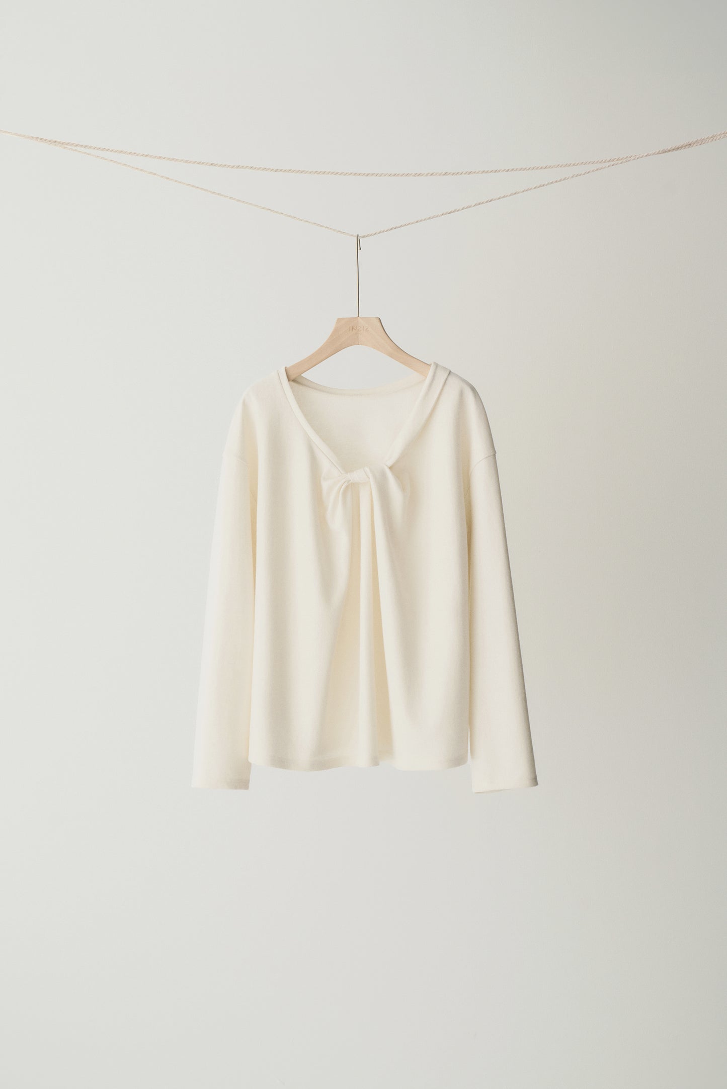 #color_cream white