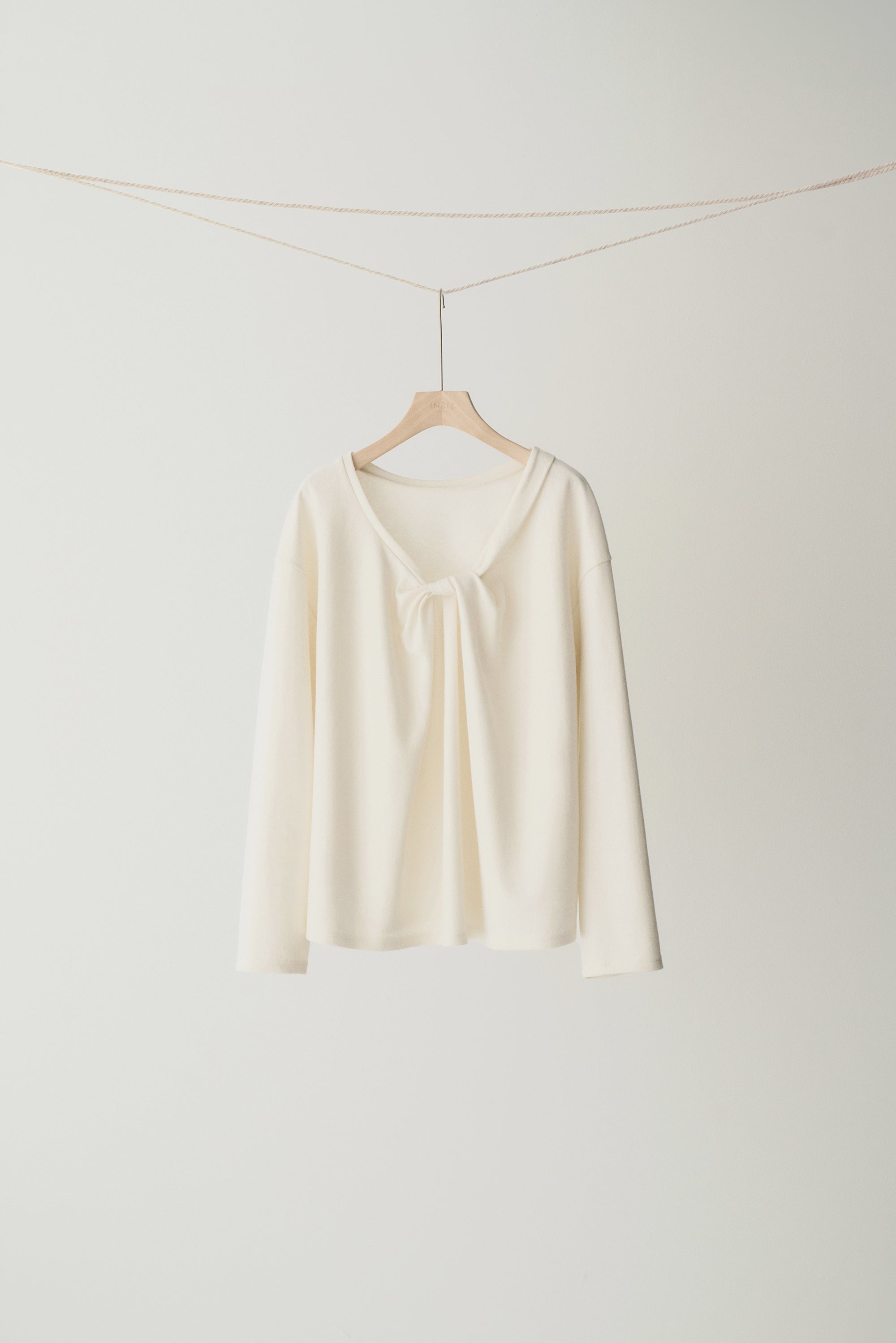 #color_cream white