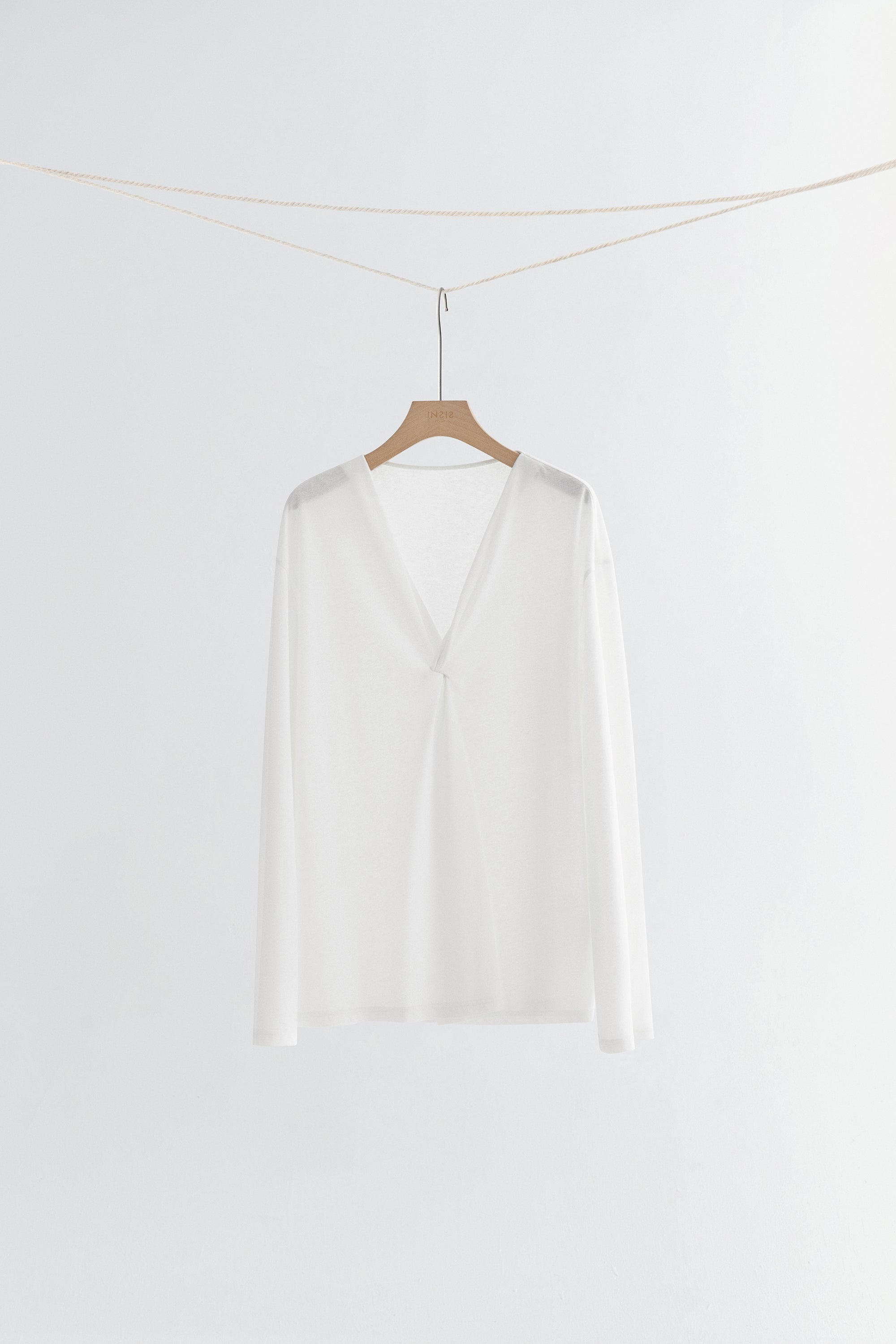 #color_off white