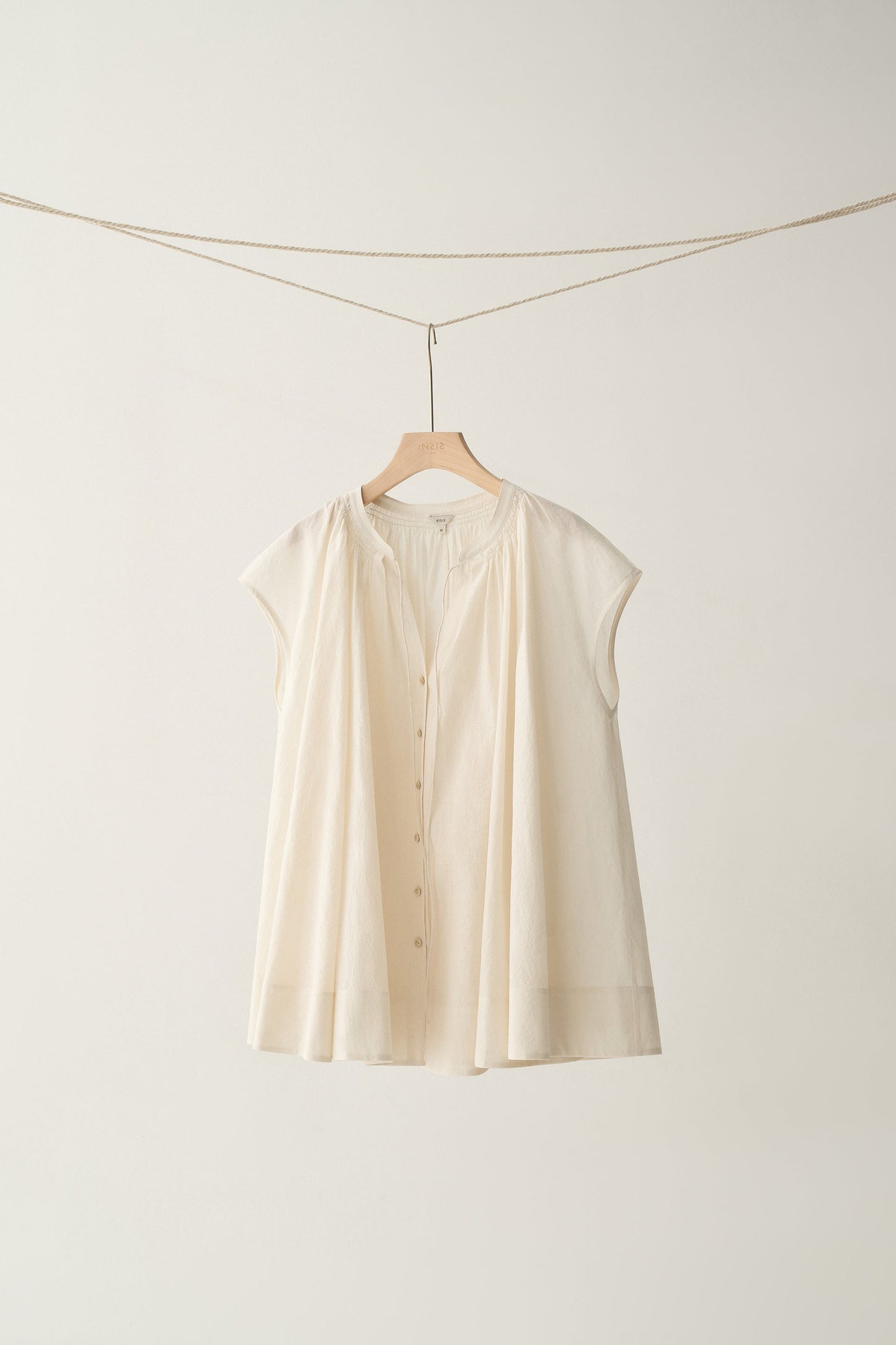 #color_cream white